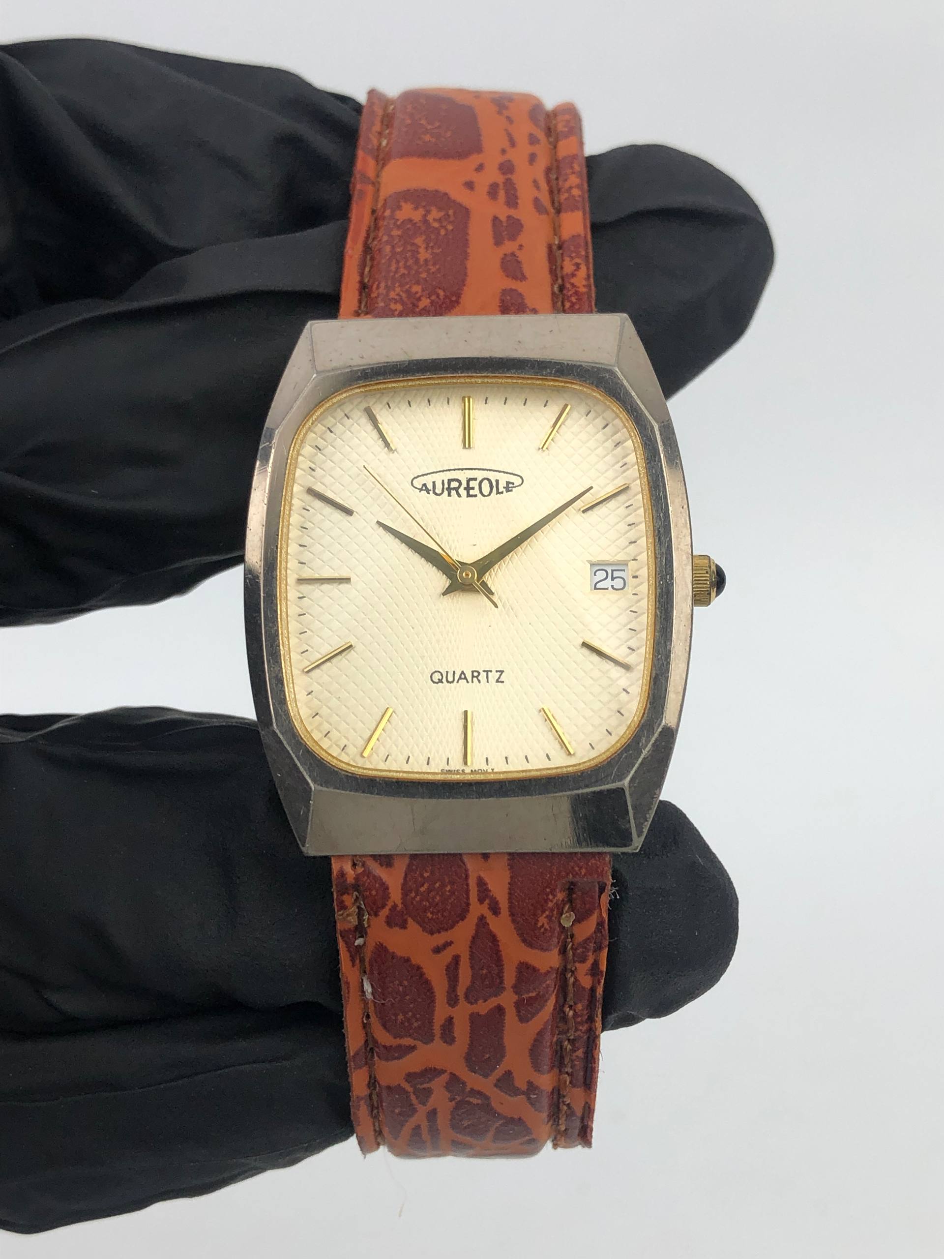 SWISSMADE AUREOLE QUARTZ GOLF TEXTURE DIAL SQUARE CASE - Gambar 2