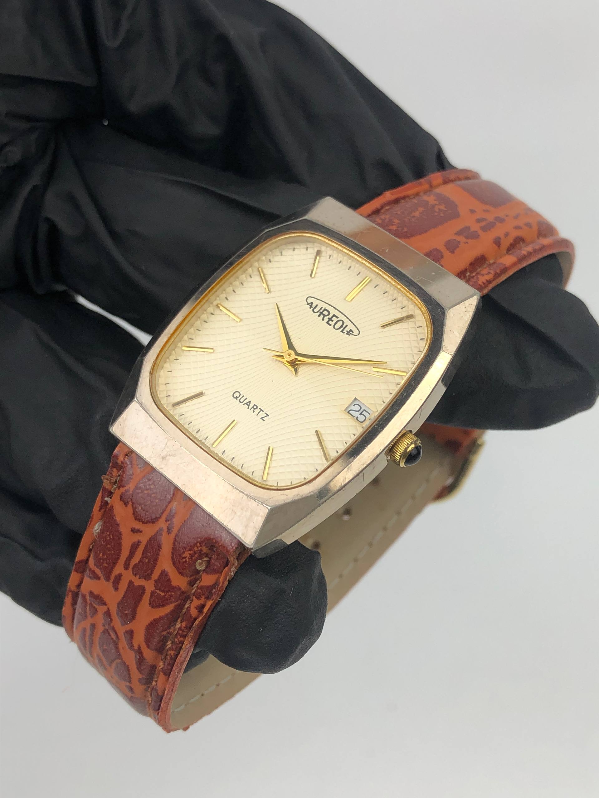 SWISSMADE AUREOLE QUARTZ GOLF TEXTURE DIAL SQUARE CASE - Gambar 3