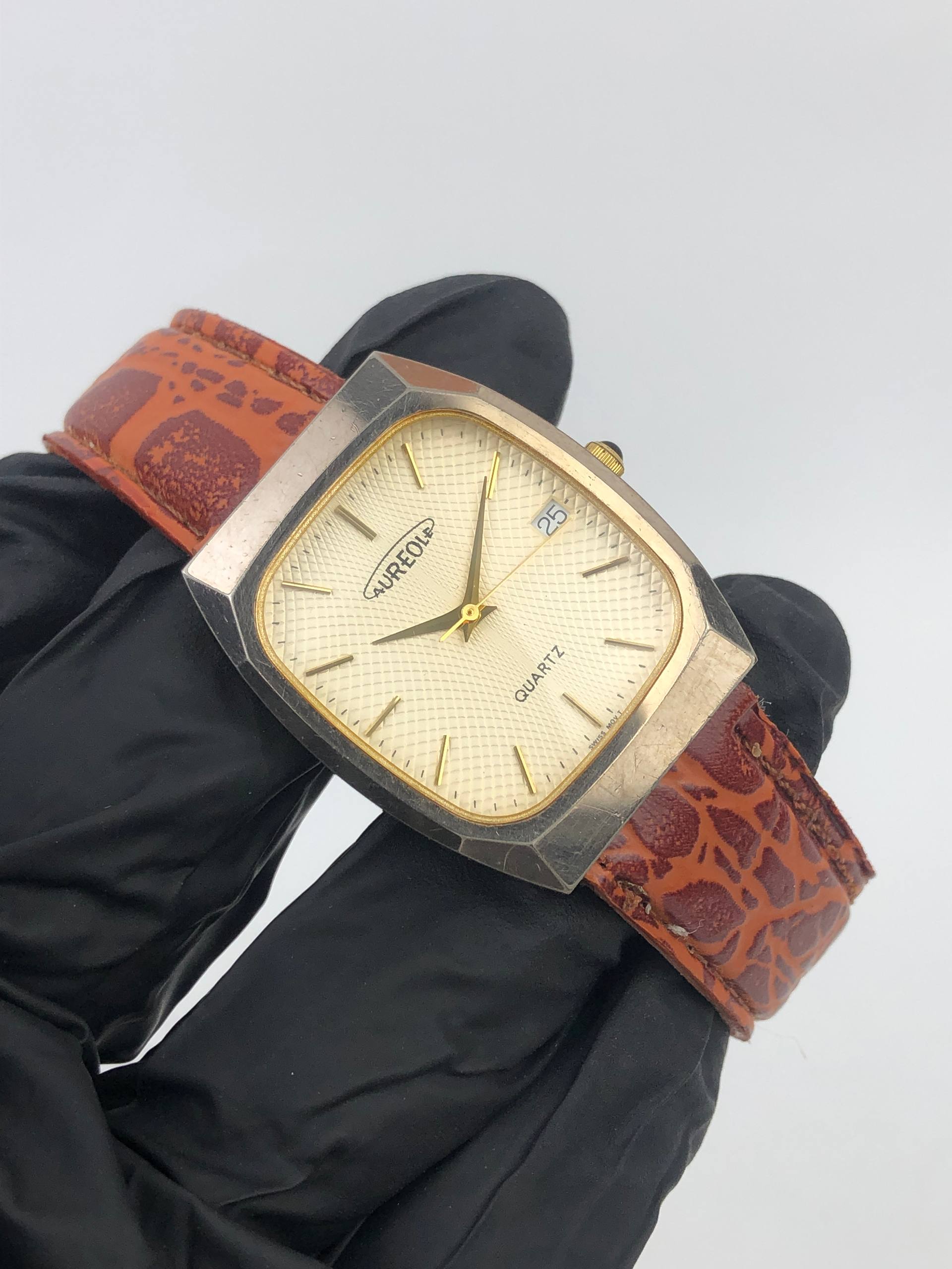 SWISSMADE AUREOLE QUARTZ GOLF TEXTURE DIAL SQUARE CASE - Gambar 4