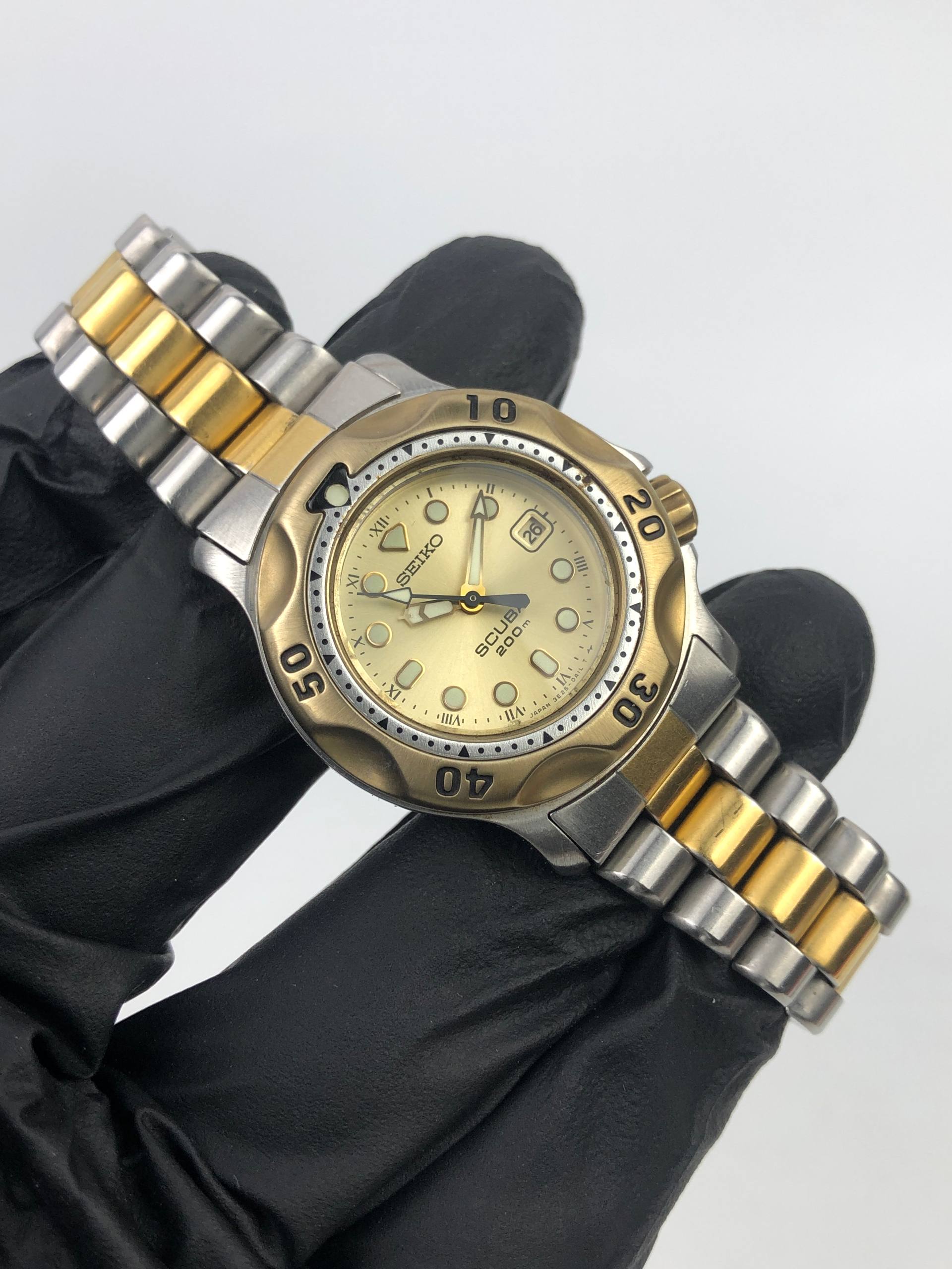 SEIKO 3E25-0A10 DIVER QUARTZ 200M SCUBA LADIES ALL ORIGINAL - Gambar 4