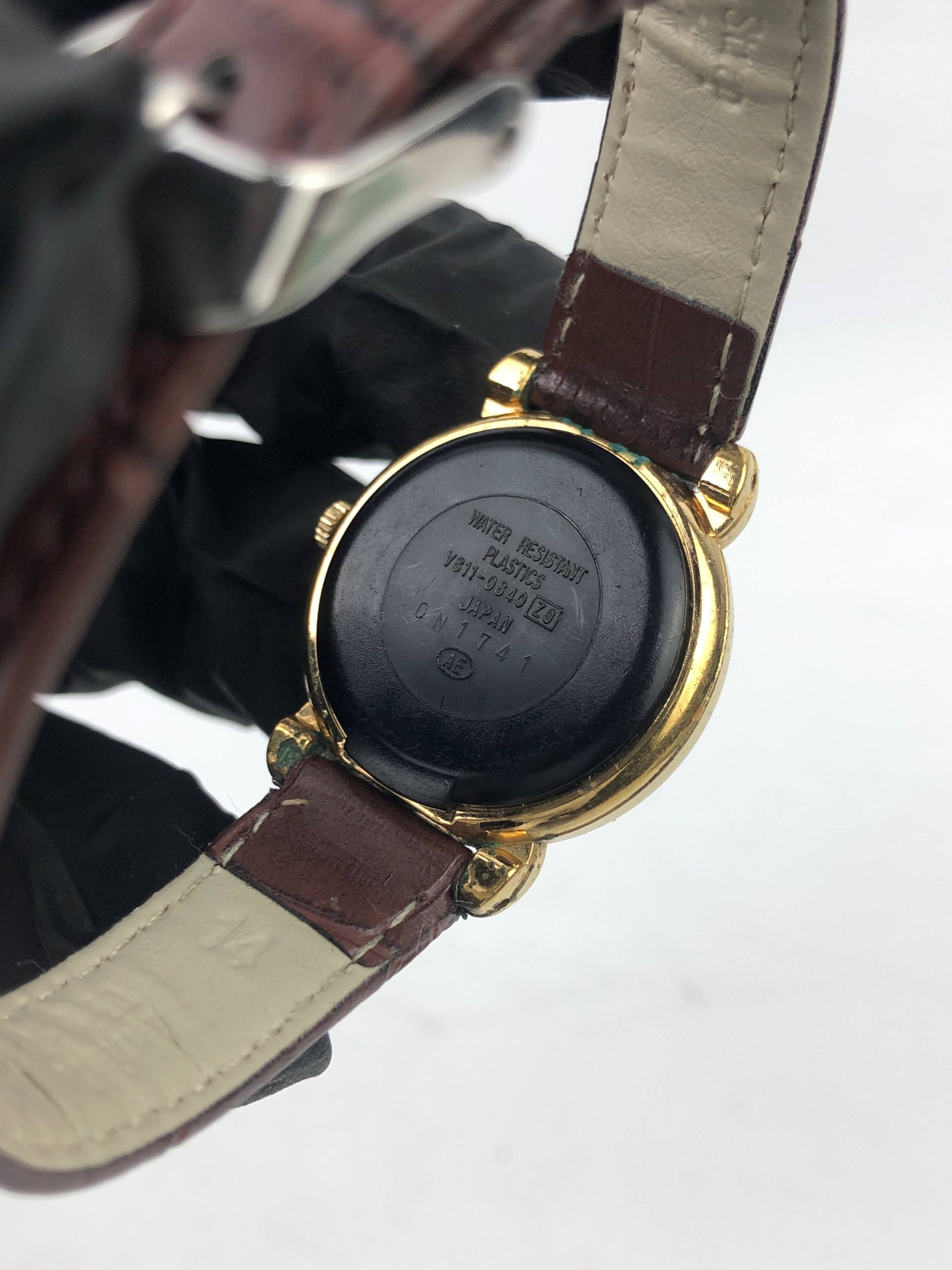 CHARACTER WATCH ALBA QUARTZ V811-0840 - Gambar 7