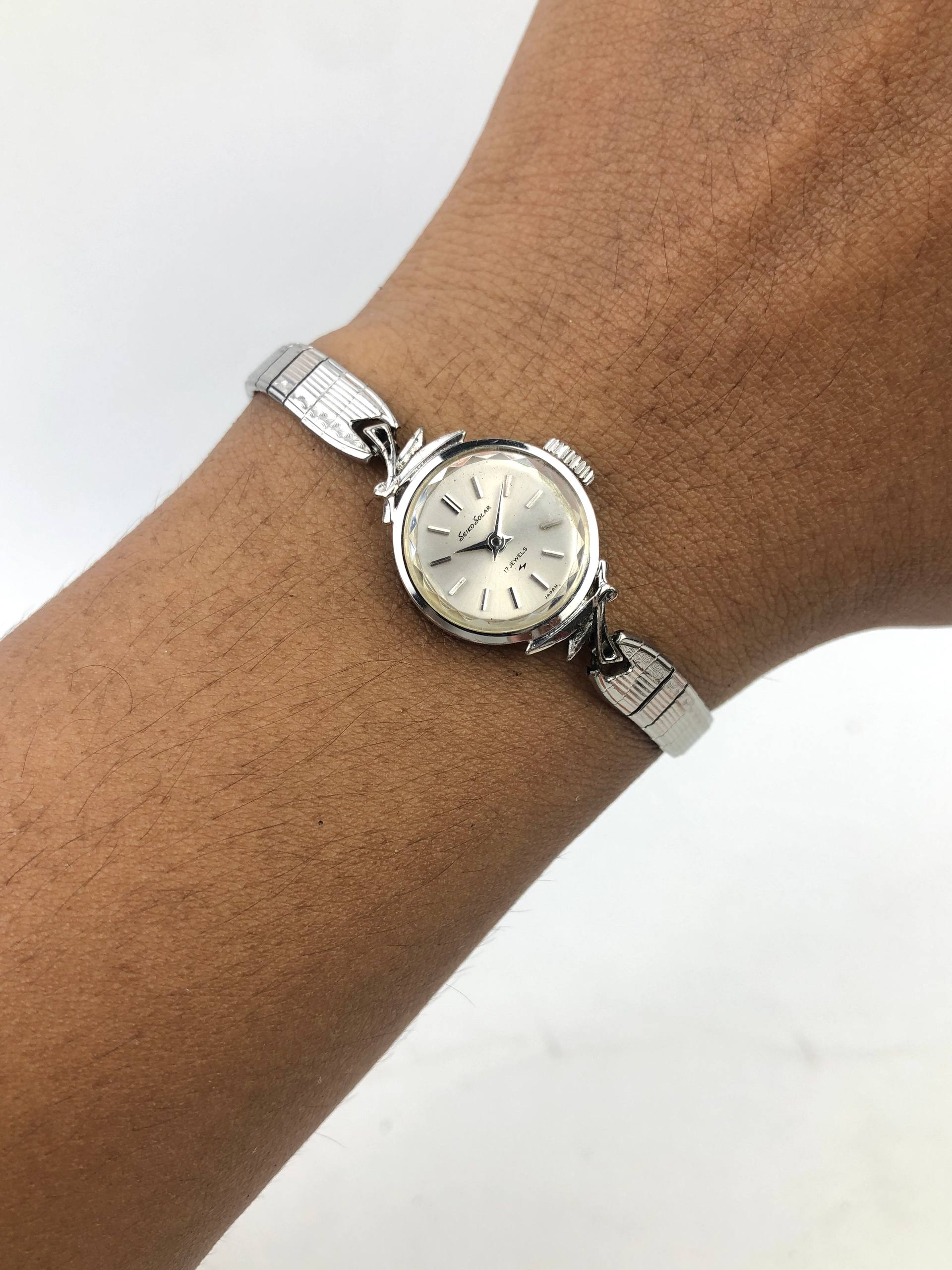 SEIKO SOLAR 10-0570 BANGLE BEAUTIFUL