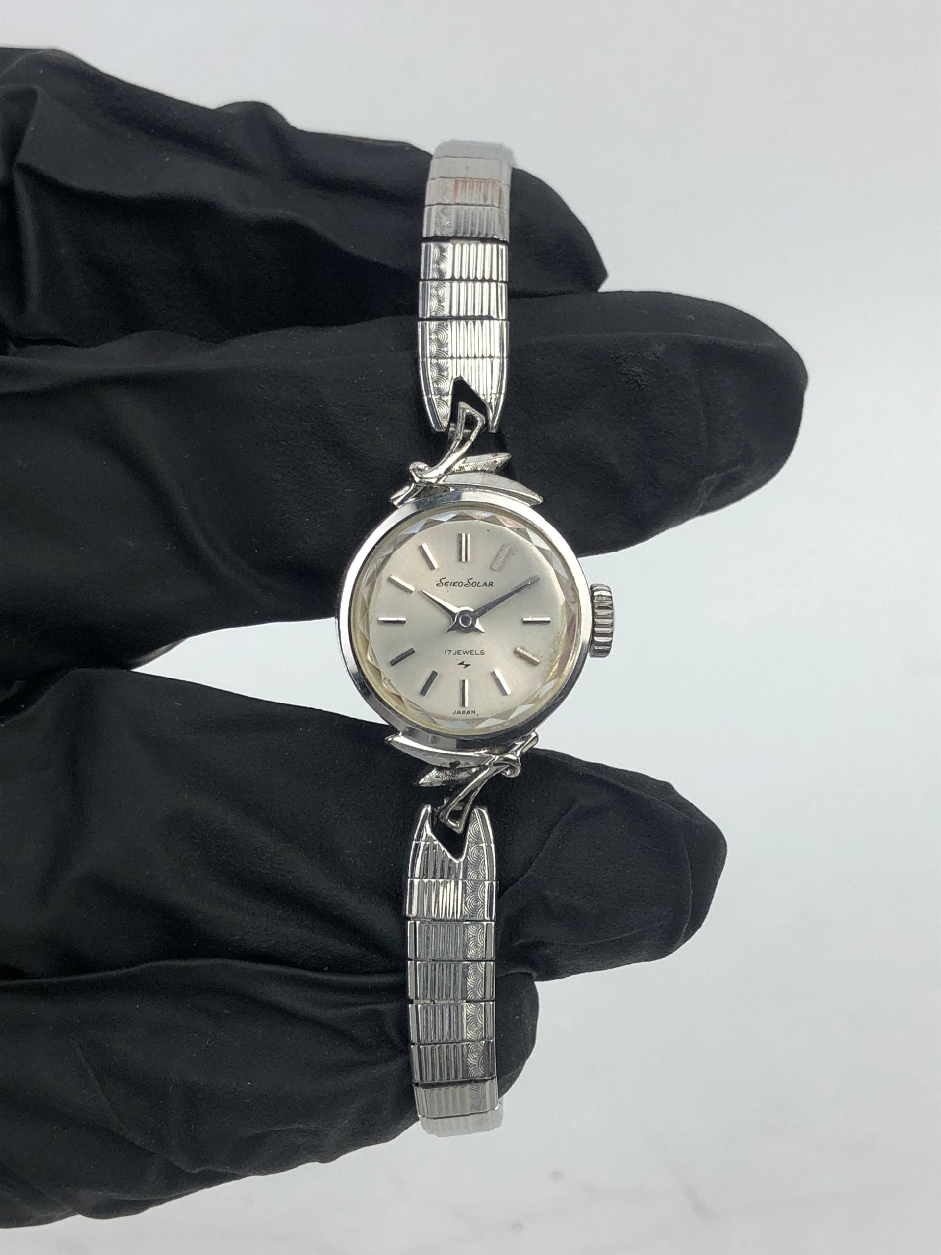 SEIKO SOLAR 10-0570 BANGLE BEAUTIFUL - Gambar 2