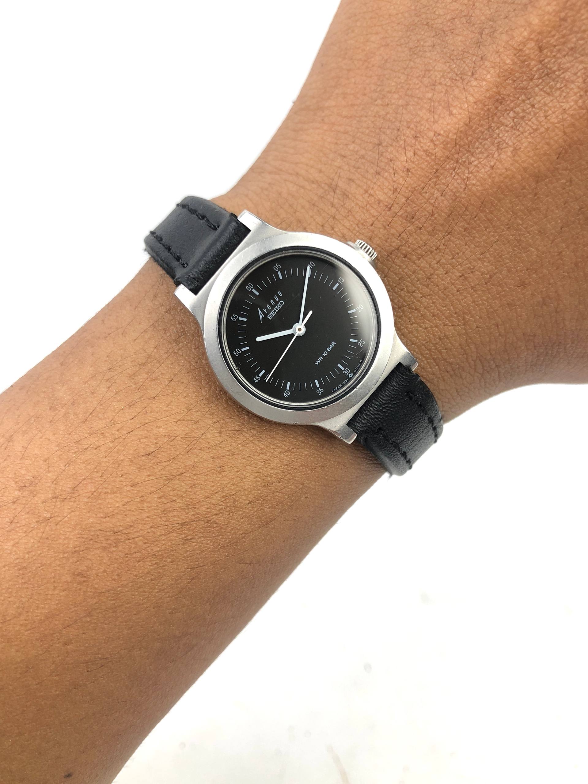SEIKO 1F21-0B10 QUARTZ BLACK DIAL