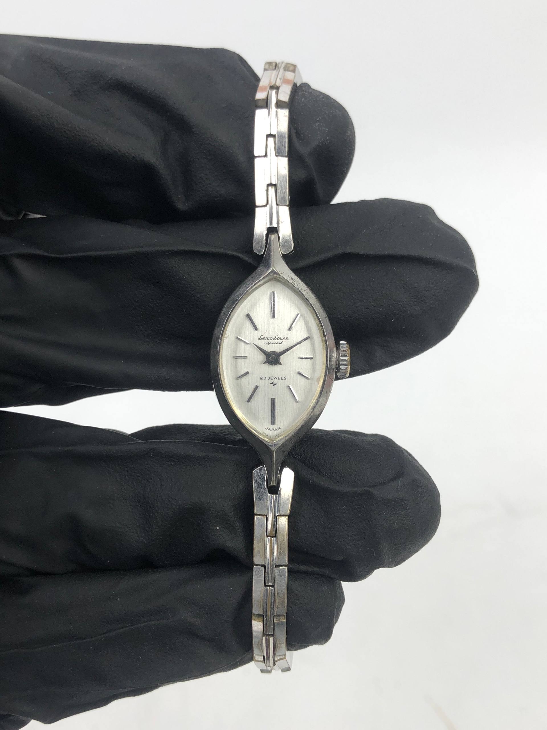 SEIKO 1040-7040 SOLAR BANGLE VINTAGE MANUAL - Gambar 2
