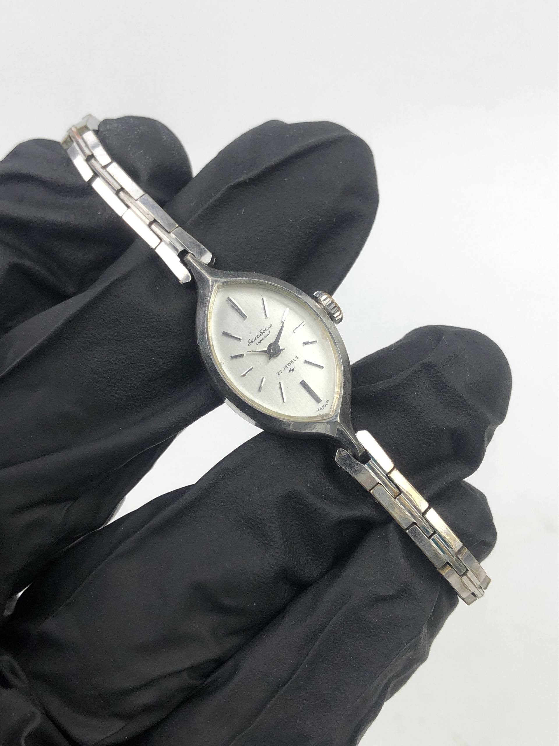 SEIKO 1040-7040 SOLAR BANGLE VINTAGE MANUAL - Gambar 4