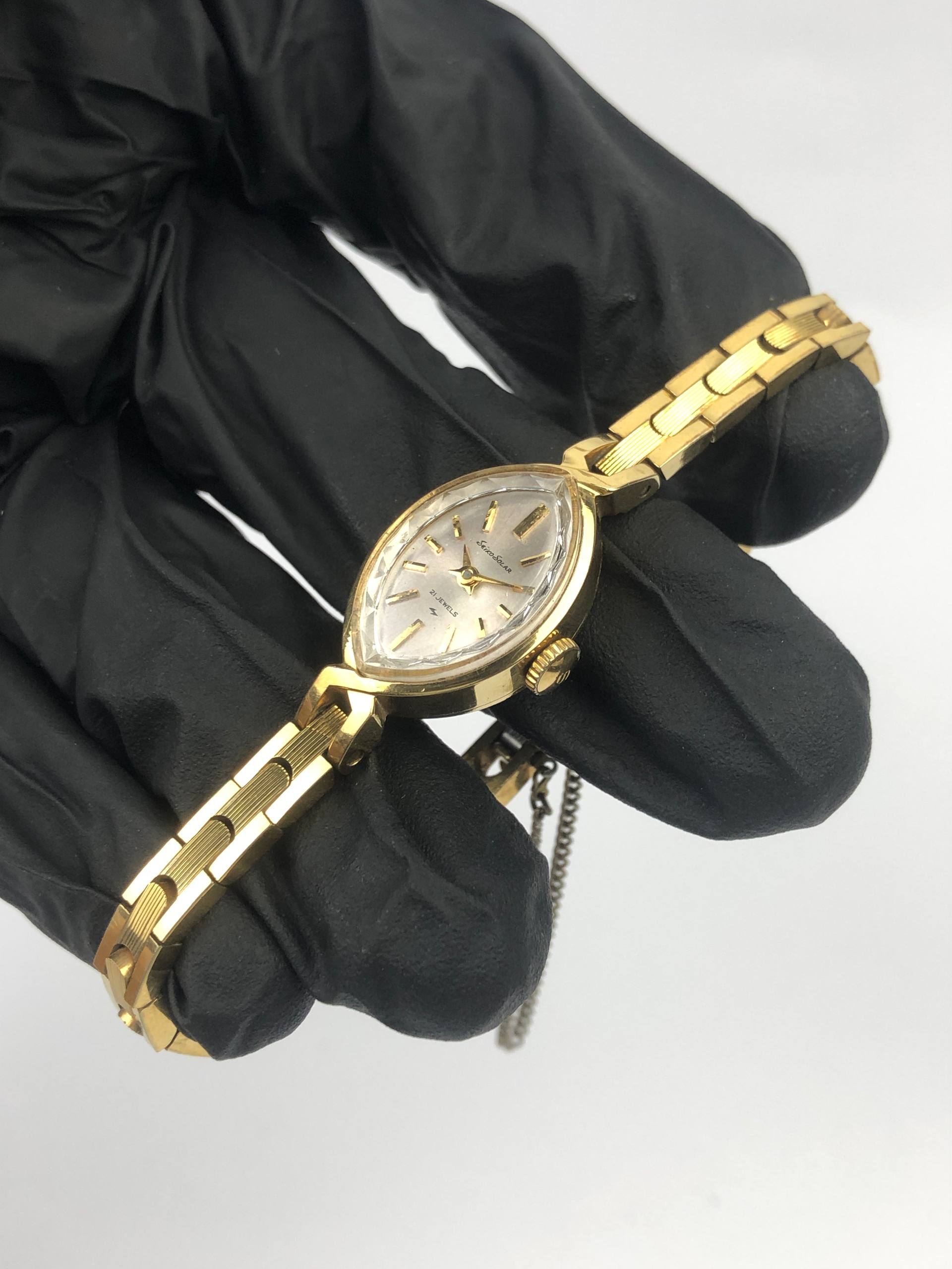SEIKO SOLAR 10-7001 GOLD CASE BANGLE - Gambar 3