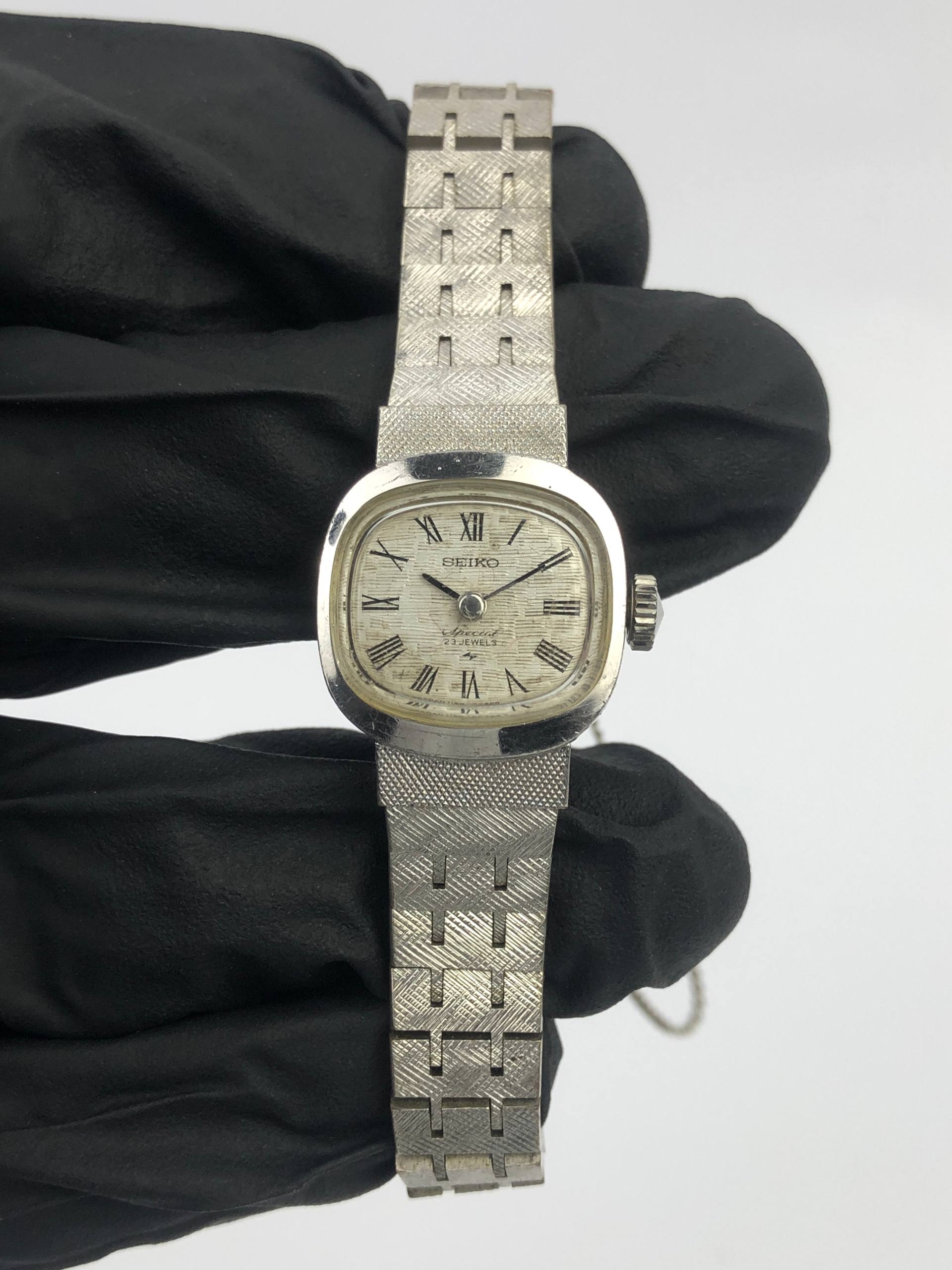 SEIKO KLASIK 1140-7000 TEXTURE CASE LADIES - Gambar 2