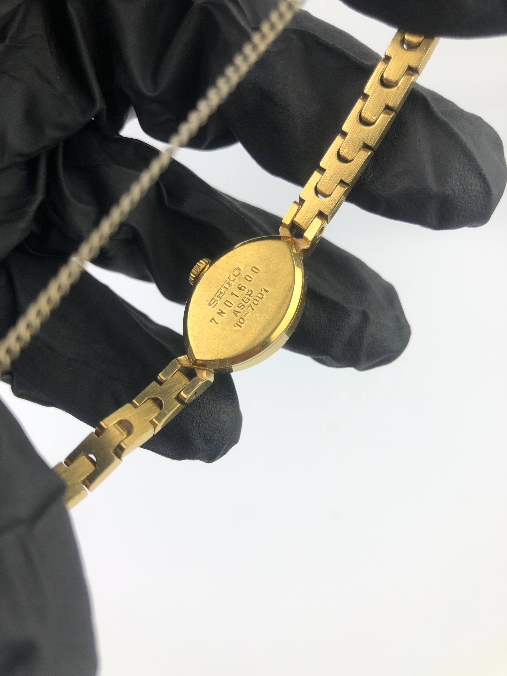 SEIKO SOLAR 10-7001 GOLD CASE BANGLE - Gambar 8