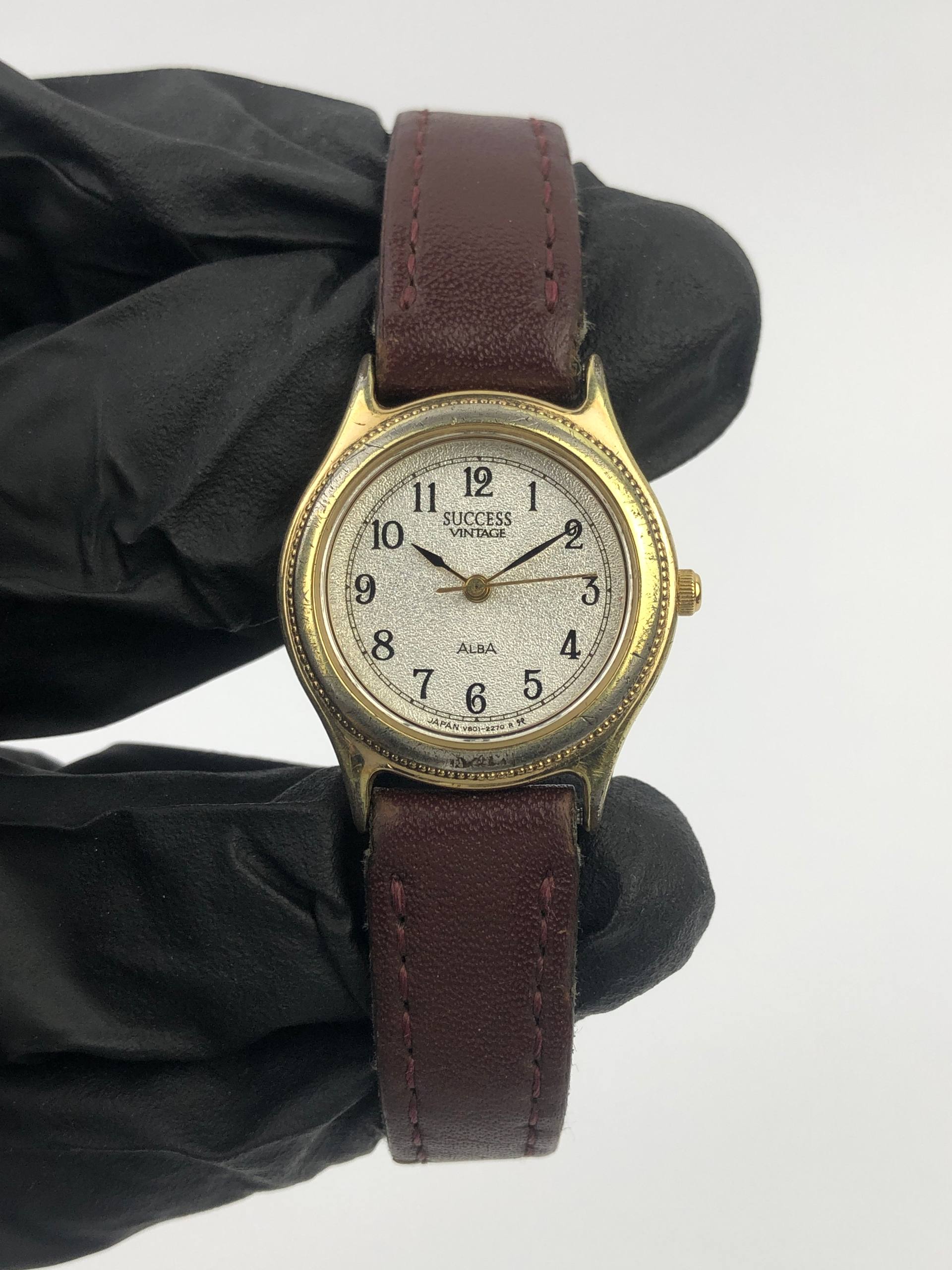 ALBA V801-0630 SUCCES FLUTED BEZEL TEXTURE DIAL - Gambar 2