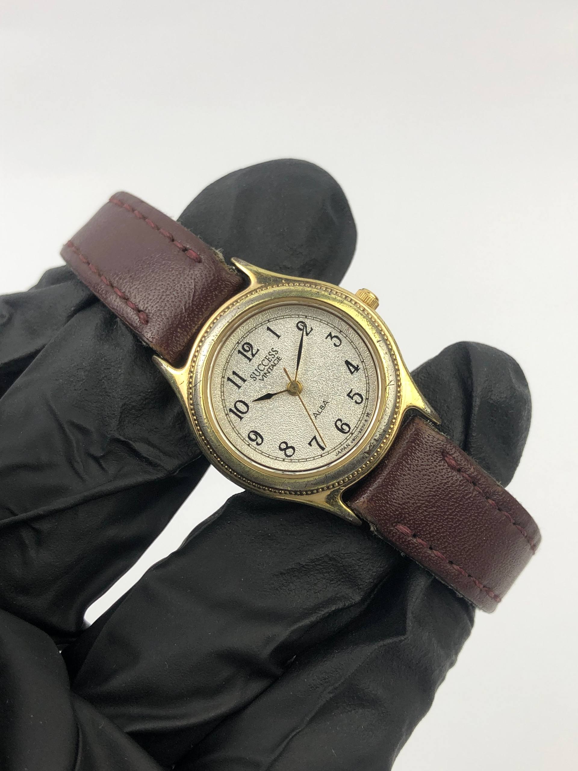 ALBA V801-0630 SUCCES FLUTED BEZEL TEXTURE DIAL - Gambar 4