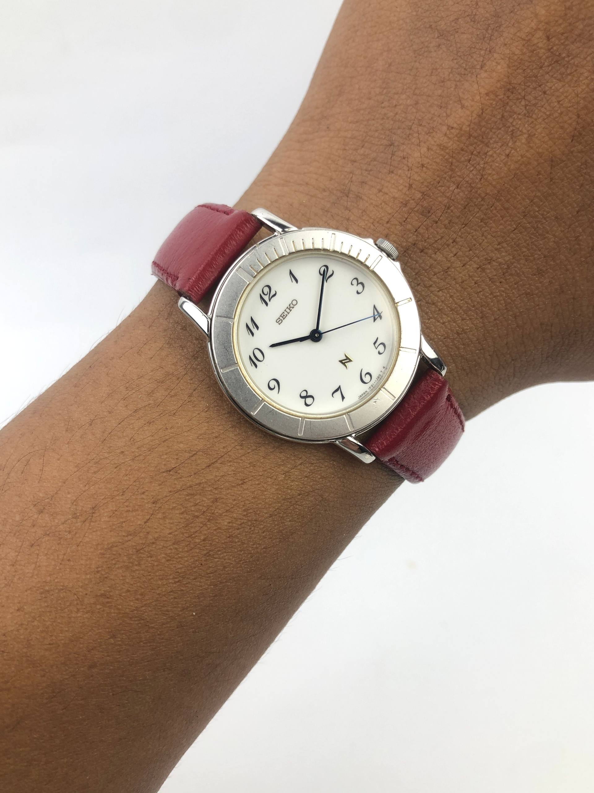 SEIKO 1F21-0K90 N QUARTZ ARABIC DIAL ORIGINAL