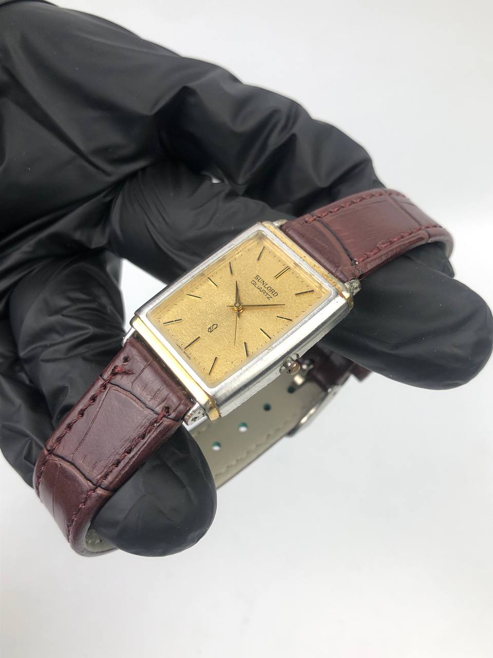 SUNLORD QUARTZ GOLD LINEN DIAL RECTANGULAR DRESS WATCH - Gambar 3