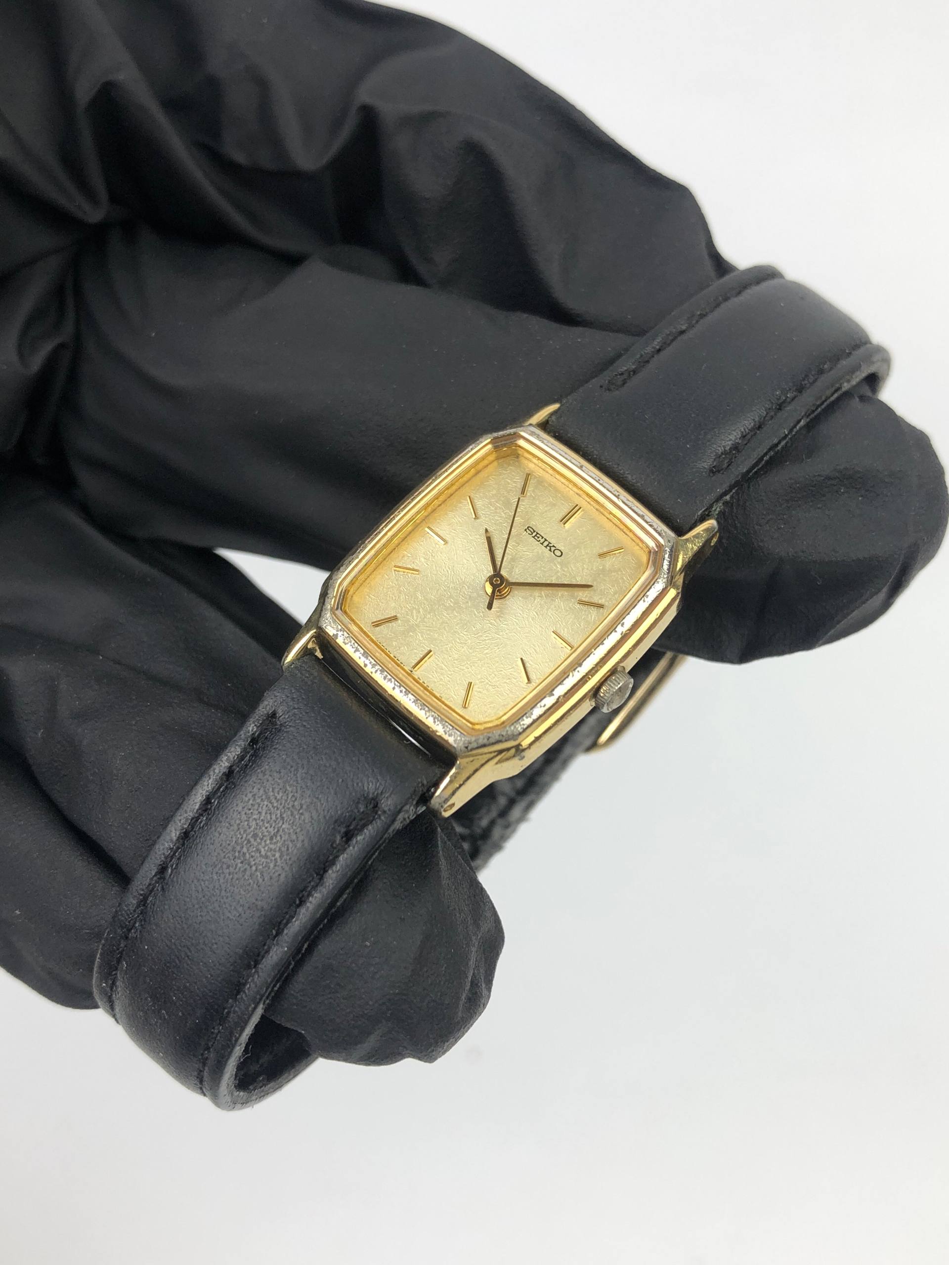 SEIKO TANK LADIES CAL 2P21 QUARTZ SNOWFLAKE DIAL - Gambar 3