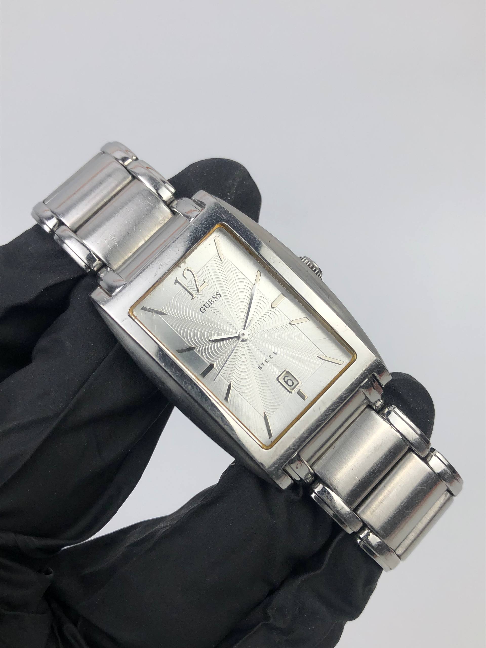 GUESS STEEL RECTANGULAR SILVER GUILLOCHE DIAL DATE QUARTZ WATCH - Gambar 3