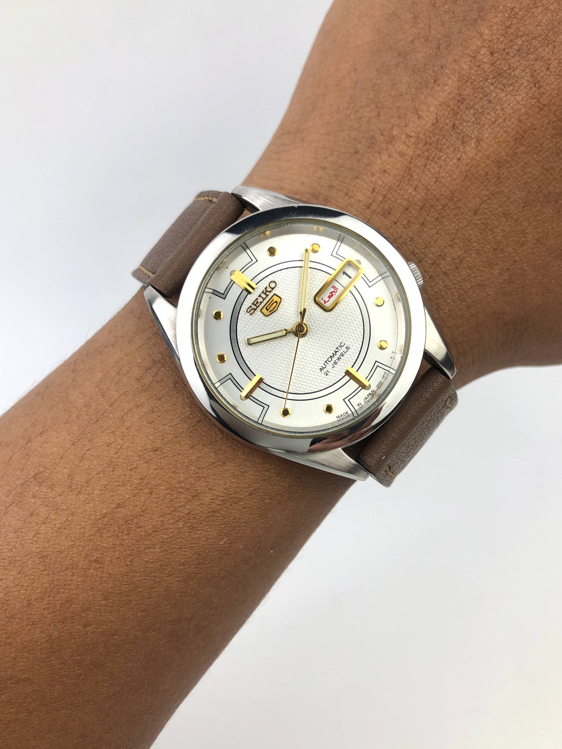 SEIKO 5 AUTOMATIC 21 JEWELS 7S26-0970 MADE IN JAPAN SILVER GUILLOCHÉ DIAL