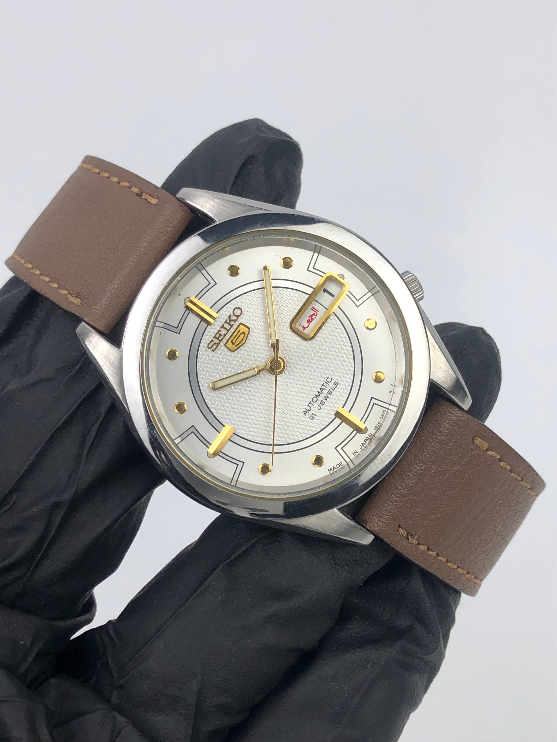 SEIKO 5 AUTOMATIC 21 JEWELS 7S26-0970 MADE IN JAPAN SILVER GUILLOCHÉ DIAL - Gambar 4
