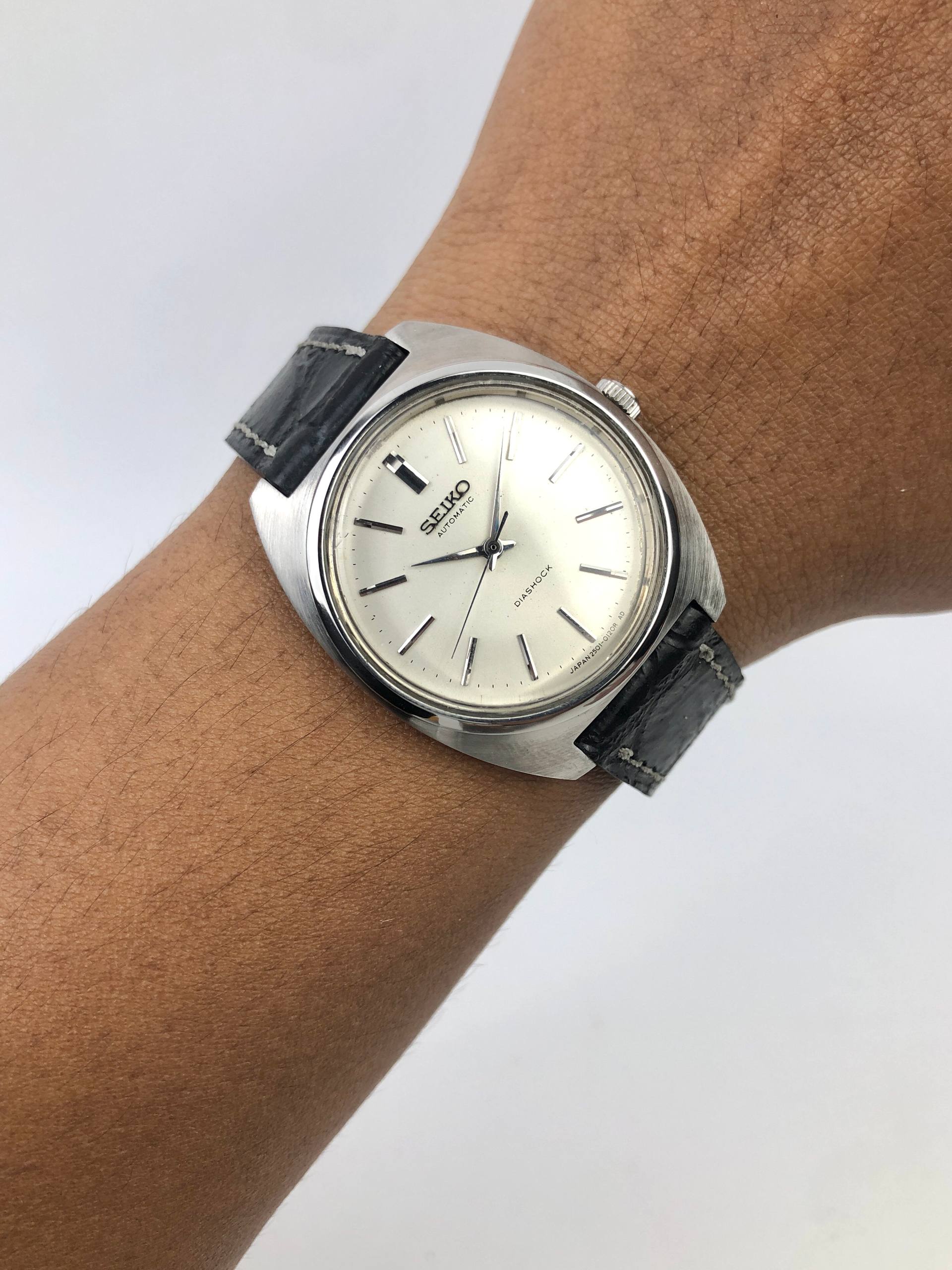 SEIKO AUTOMATIC 2501-0060 SILVER SUNRAY DIAL TURTLE CASE VINTAGE JAPAN
