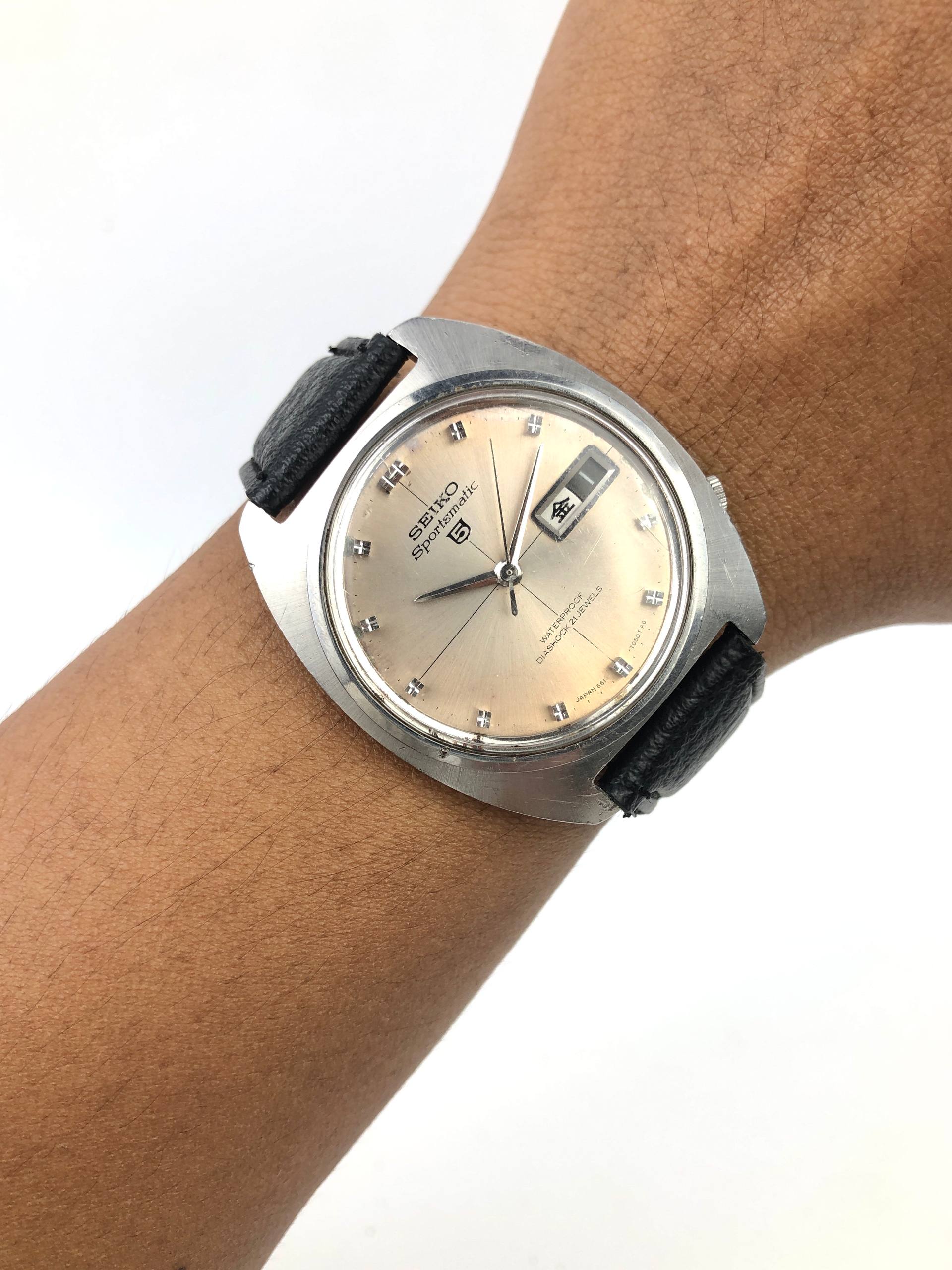 SEIKO 5 SPORTSMATIC 6619-7000 AUTOMATIC 21 JEWELS CHAMPAGNE DIAL DOLPHIN MEDALLION JAPAN ORIGINAL