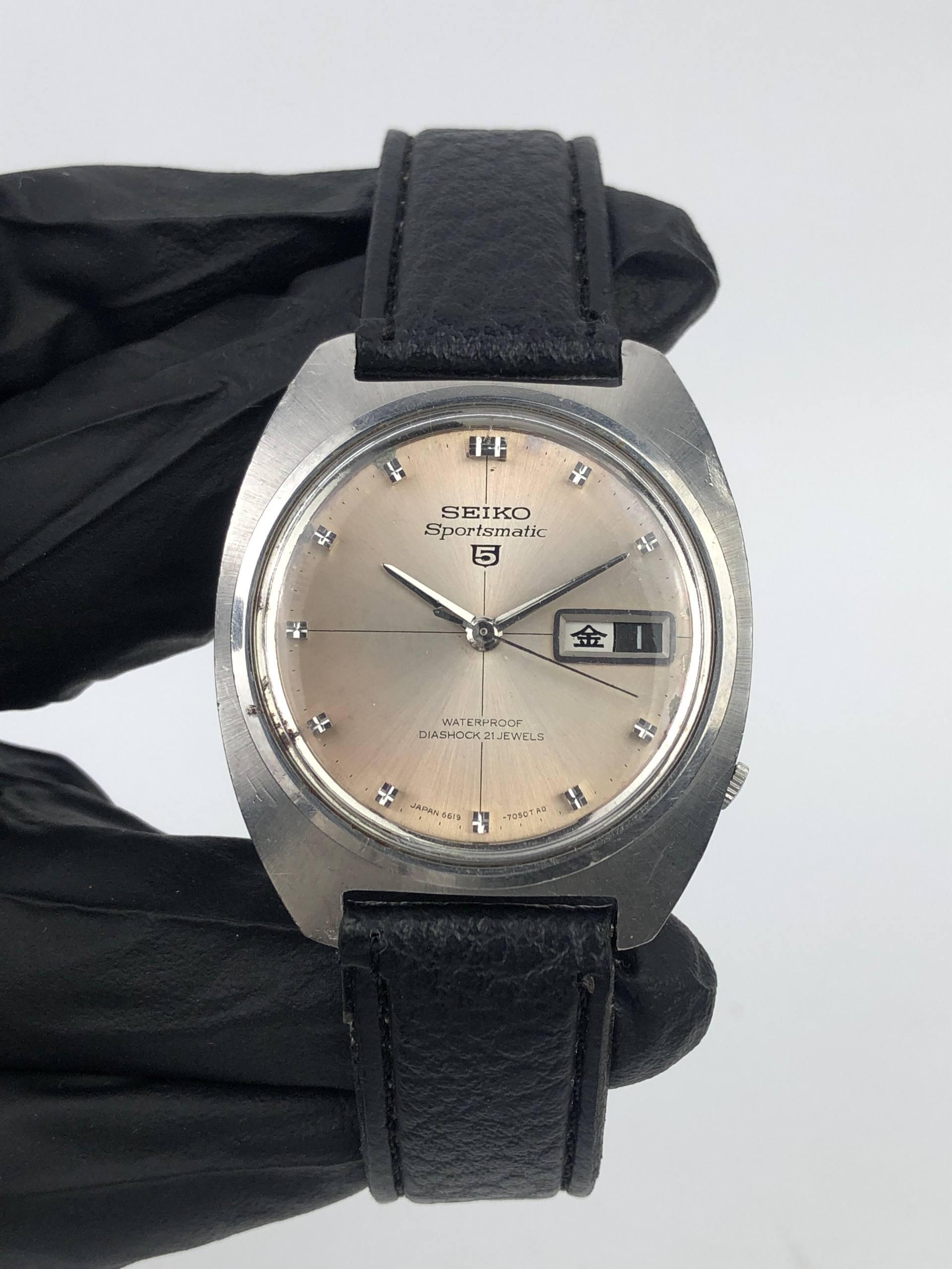 SEIKO 5 SPORTSMATIC 6619-7000 AUTOMATIC 21 JEWELS CHAMPAGNE DIAL DOLPHIN MEDALLION JAPAN ORIGINAL - Gambar 2