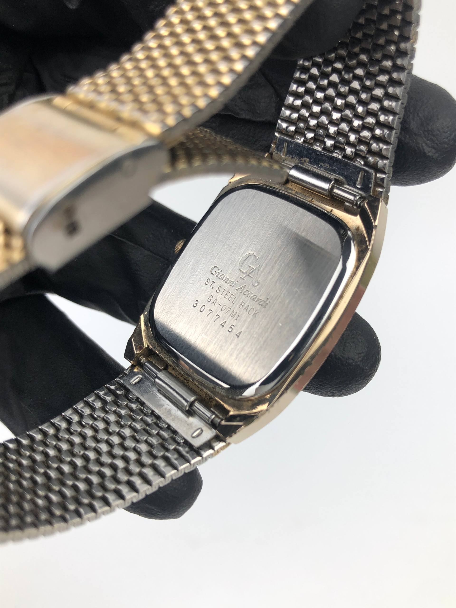 GIANNI ACCORDI GA QUARTZ GUILLOCHE CHAMPAGNE DIAL INTEGRATED MESH BRACELET - Gambar 7