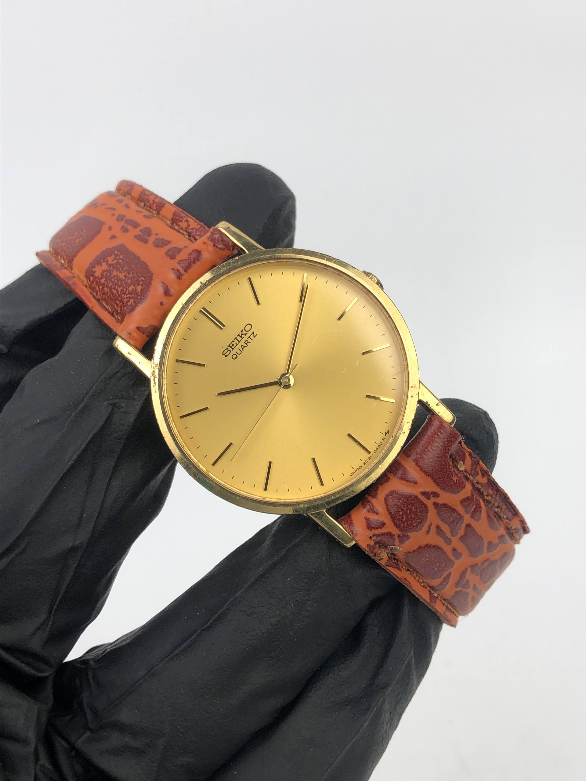 SEIKO QUARTZ 2C21-0120 70TH ANNIVERSARY COMMEMORATIVE GOLD DIAL VINTAGE JAPAN - Gambar 4