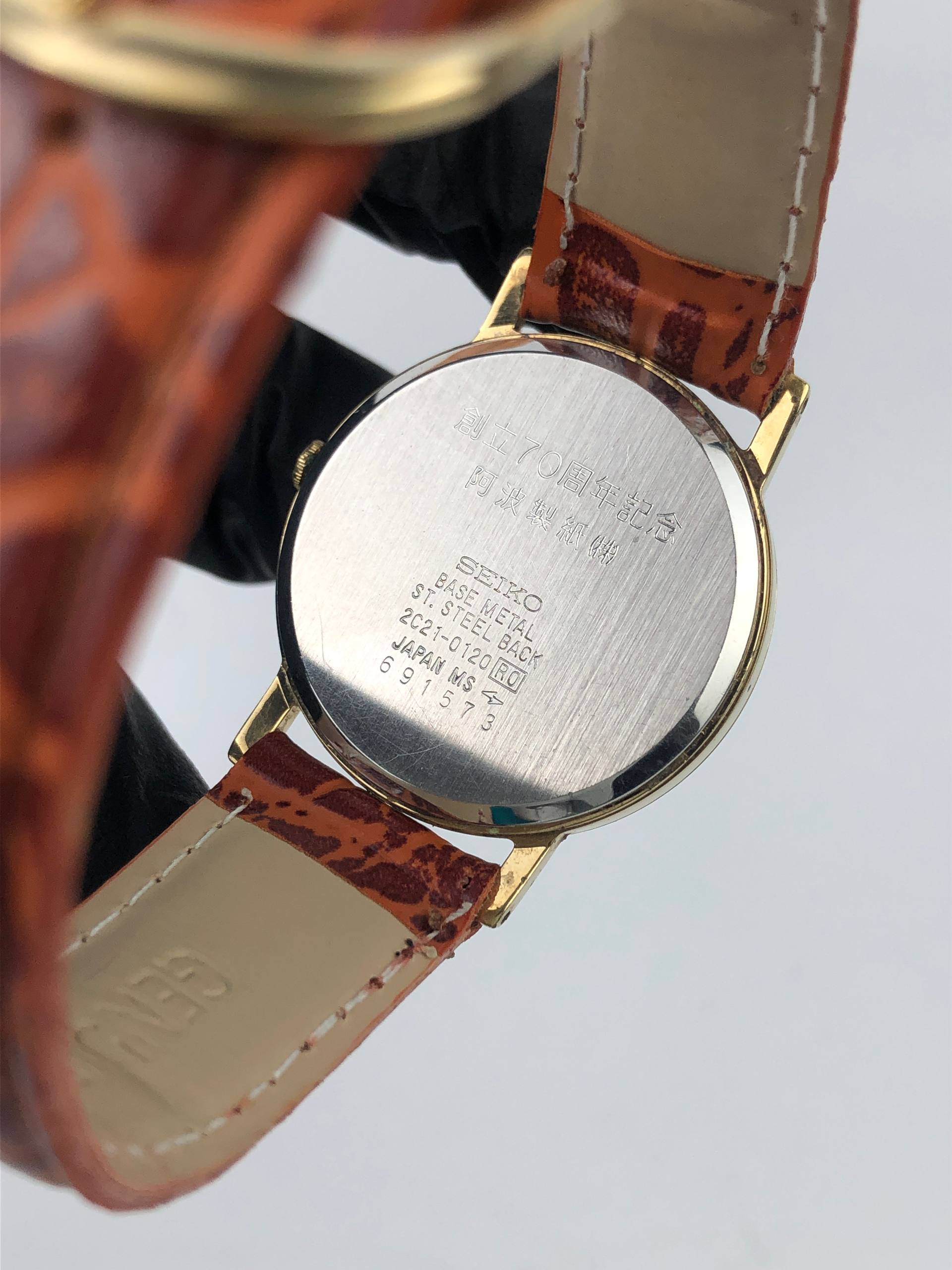 SEIKO QUARTZ 2C21-0120 70TH ANNIVERSARY COMMEMORATIVE GOLD DIAL VINTAGE JAPAN - Gambar 7