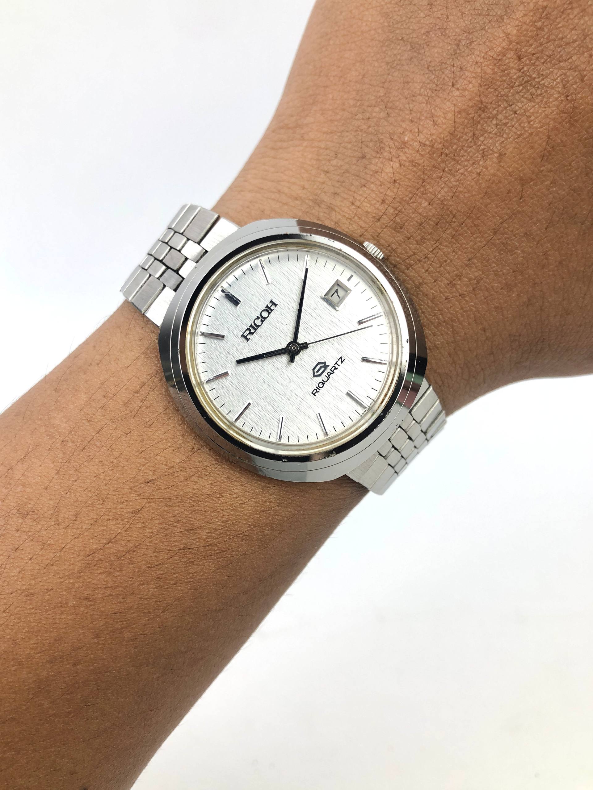 RICOH RIQUARTZ 591042 VINTAGE QUARTZ SILVER DIAL ORIGINAL JAPAN DATE WATCH