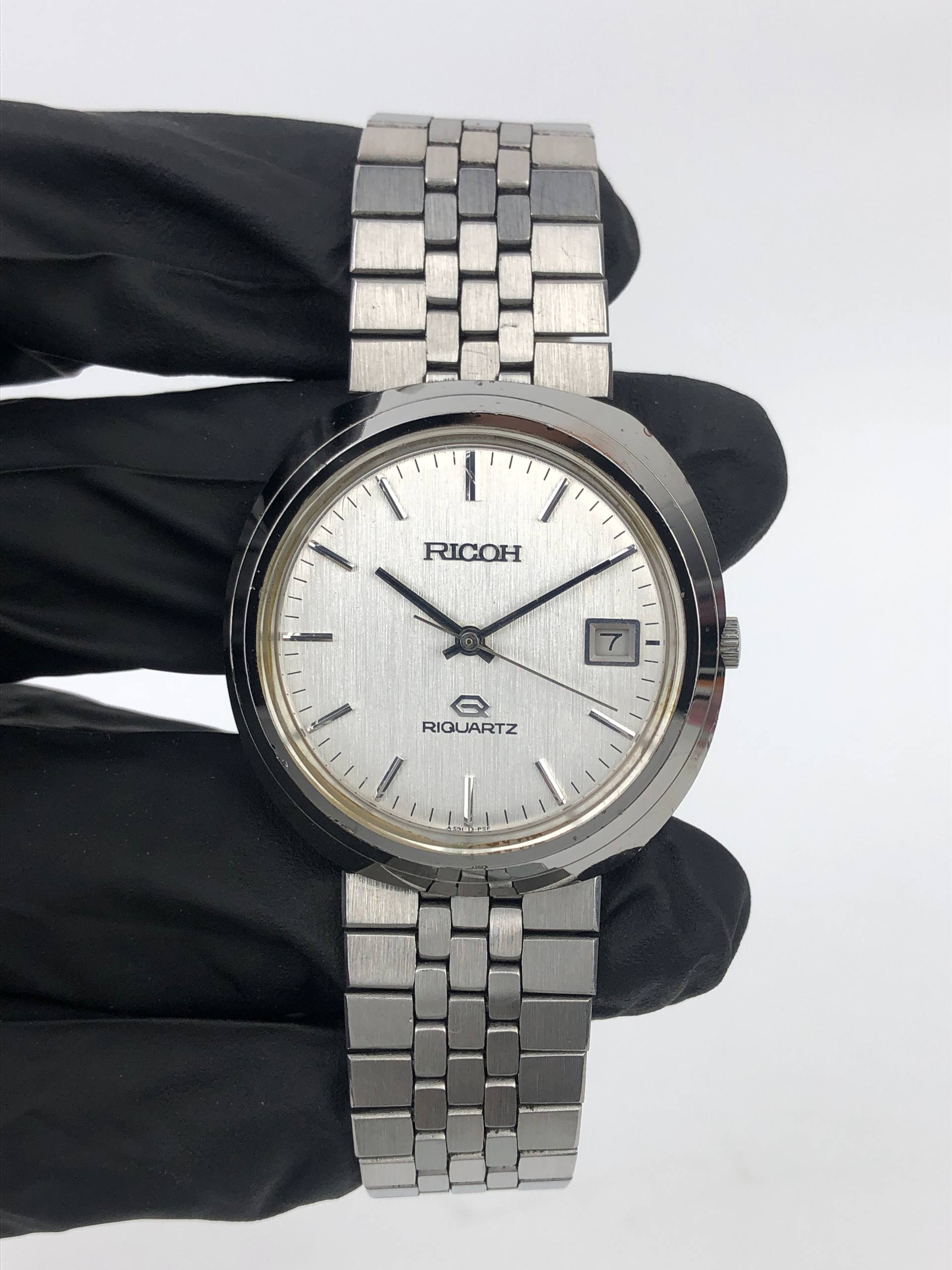 RICOH RIQUARTZ 591042 VINTAGE QUARTZ SILVER DIAL ORIGINAL JAPAN DATE WATCH - Gambar 2