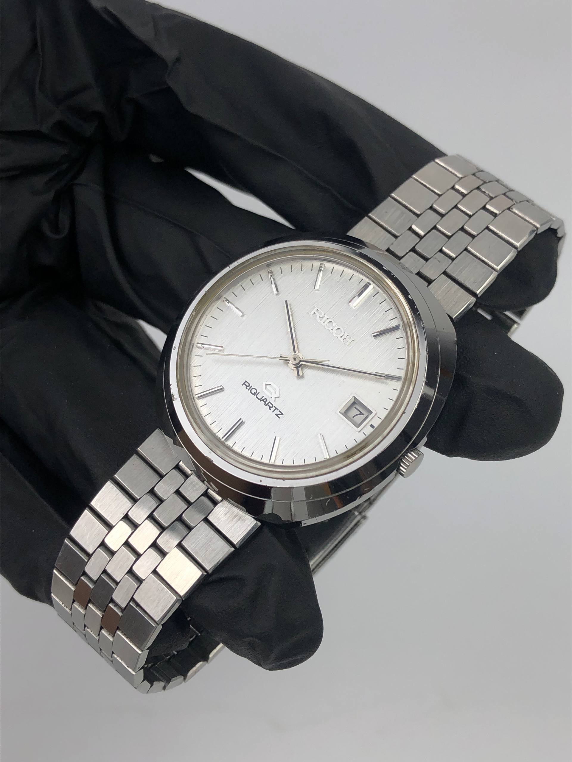 RICOH RIQUARTZ 591042 VINTAGE QUARTZ SILVER DIAL ORIGINAL JAPAN DATE WATCH - Gambar 3