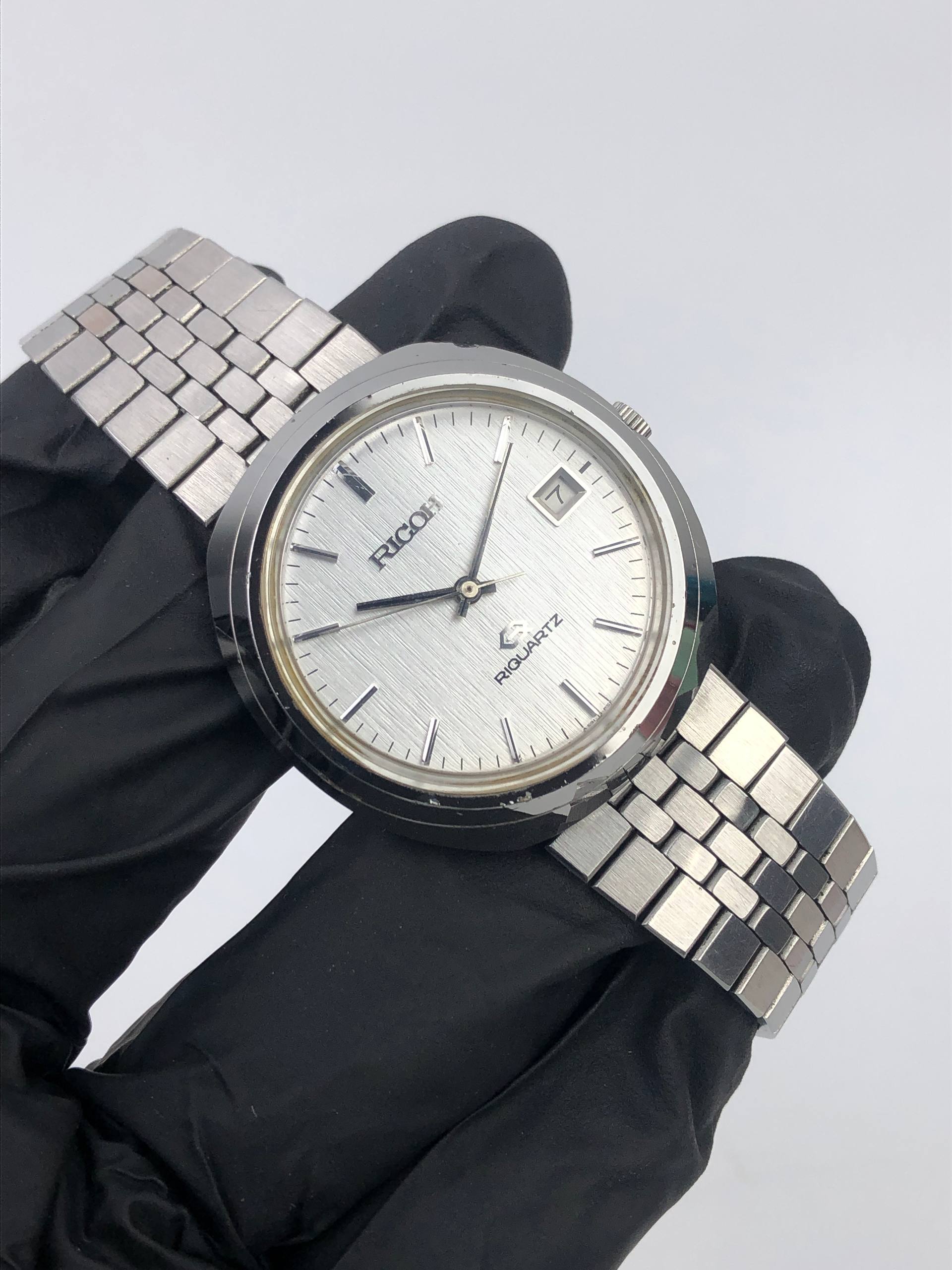 RICOH RIQUARTZ 591042 VINTAGE QUARTZ SILVER DIAL ORIGINAL JAPAN DATE WATCH - Gambar 4