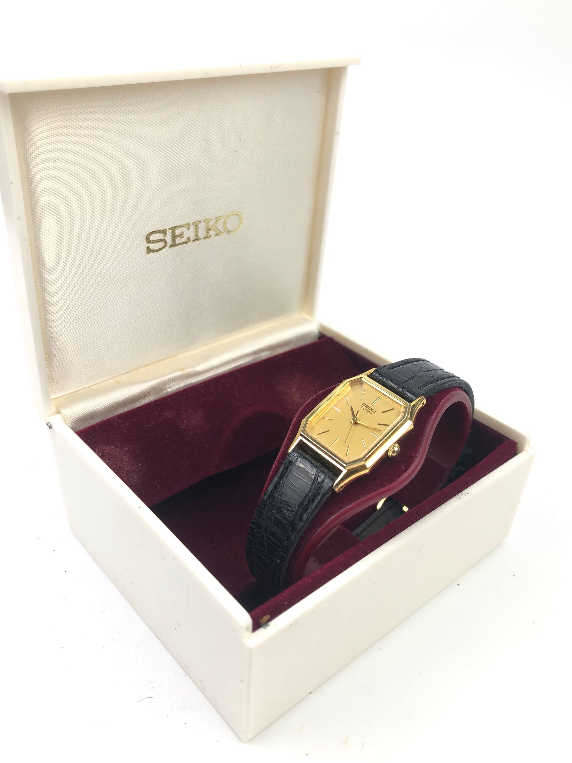 SEIKO QUARTZ LADIES 7321-5220 GOLD DIAL RECTANGULAR STEPED CASE JAPAN - Gambar 2