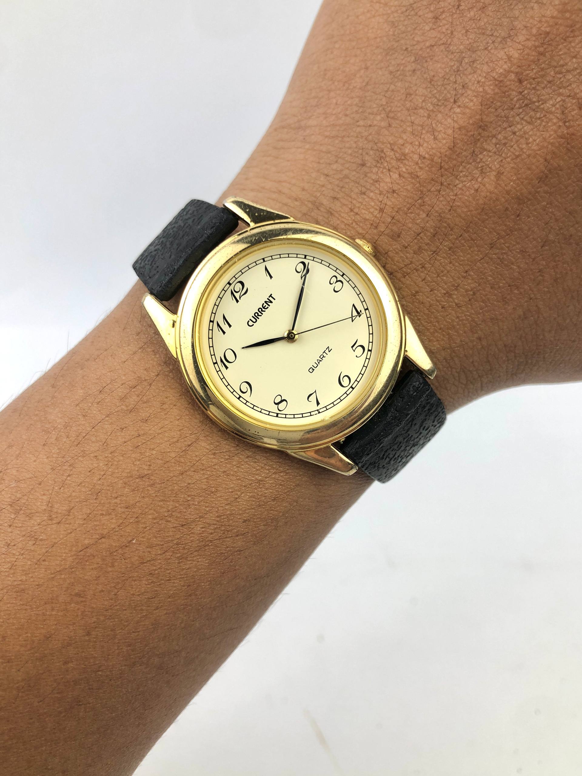 CURRENT QUARTZ V501-A110 CREAM DIAL CLASSIC DRESS WATCH JAPAN MOVEMENT ORIGINAL