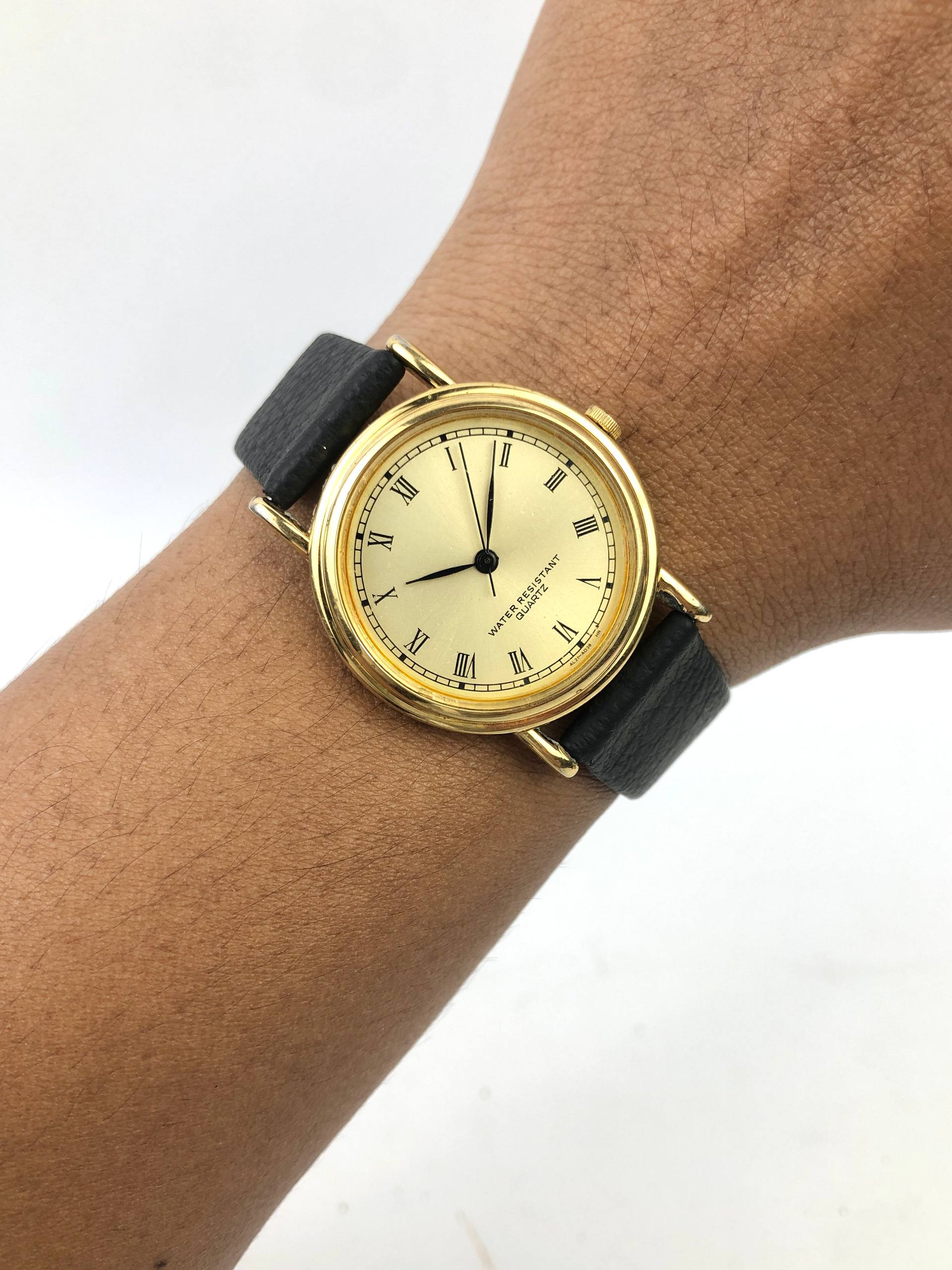 CLASSIC ROMAN DIAL QUARTZ DRESS WATCH GOLD TONE JAPAN MOVEMENT