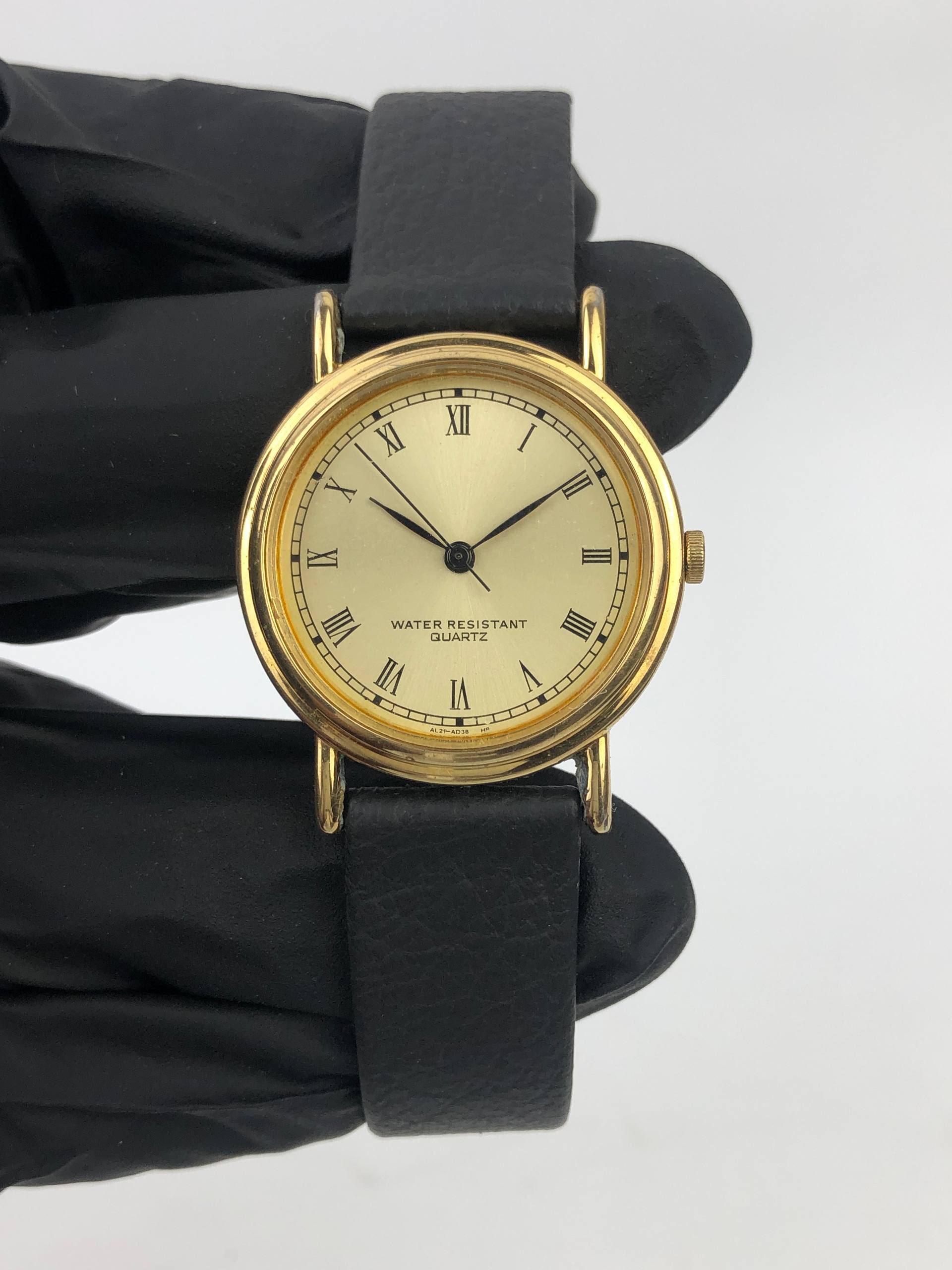 CLASSIC ROMAN DIAL QUARTZ DRESS WATCH GOLD TONE JAPAN MOVEMENT - Gambar 2