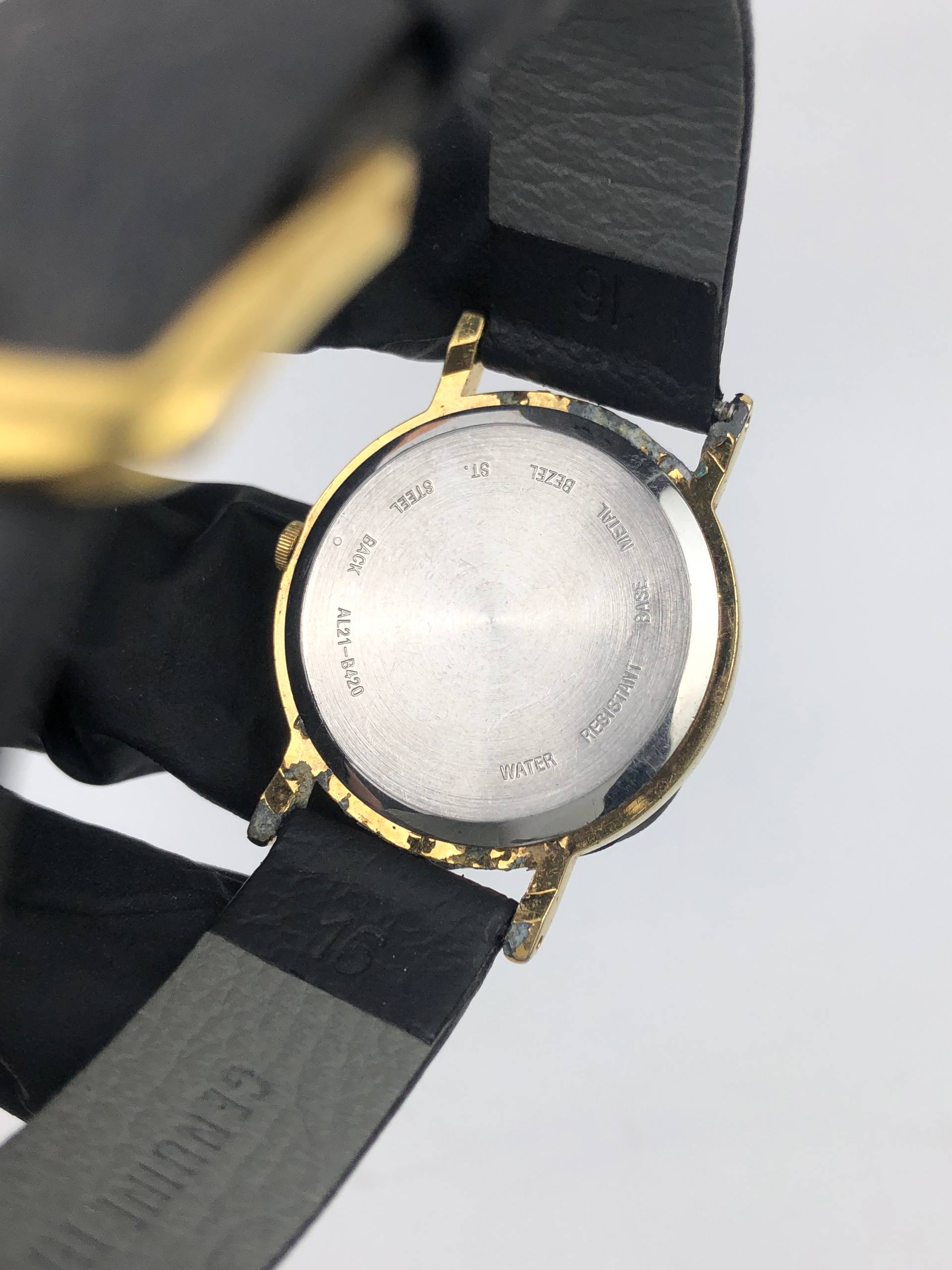 CLASSIC ROMAN DIAL QUARTZ DRESS WATCH GOLD TONE JAPAN MOVEMENT - Gambar 7