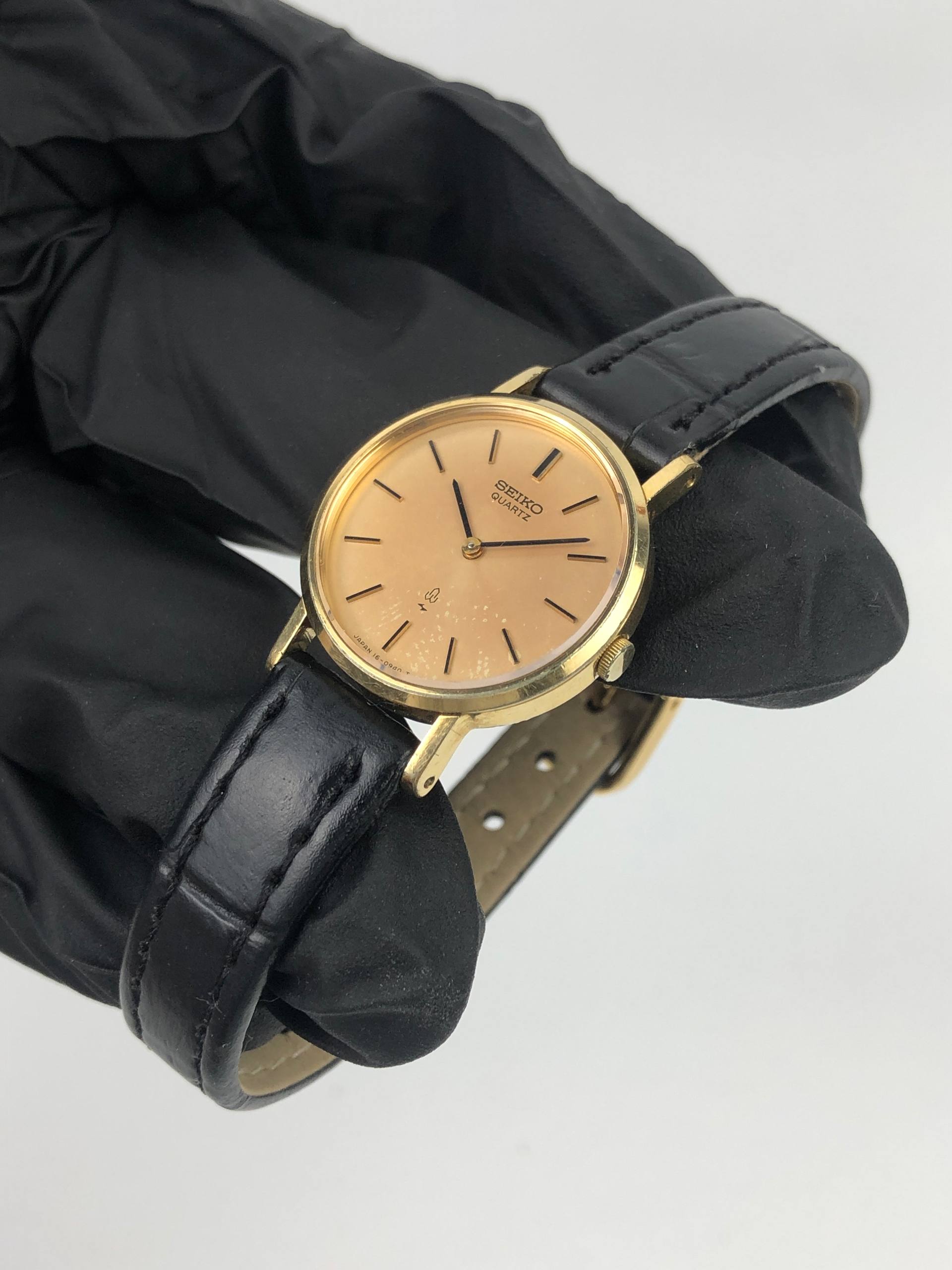 SEIKO QUARTZ GOLD-TONE CHAMPAGNE DIAL JAPAN DRESS WATCH - Gambar 3