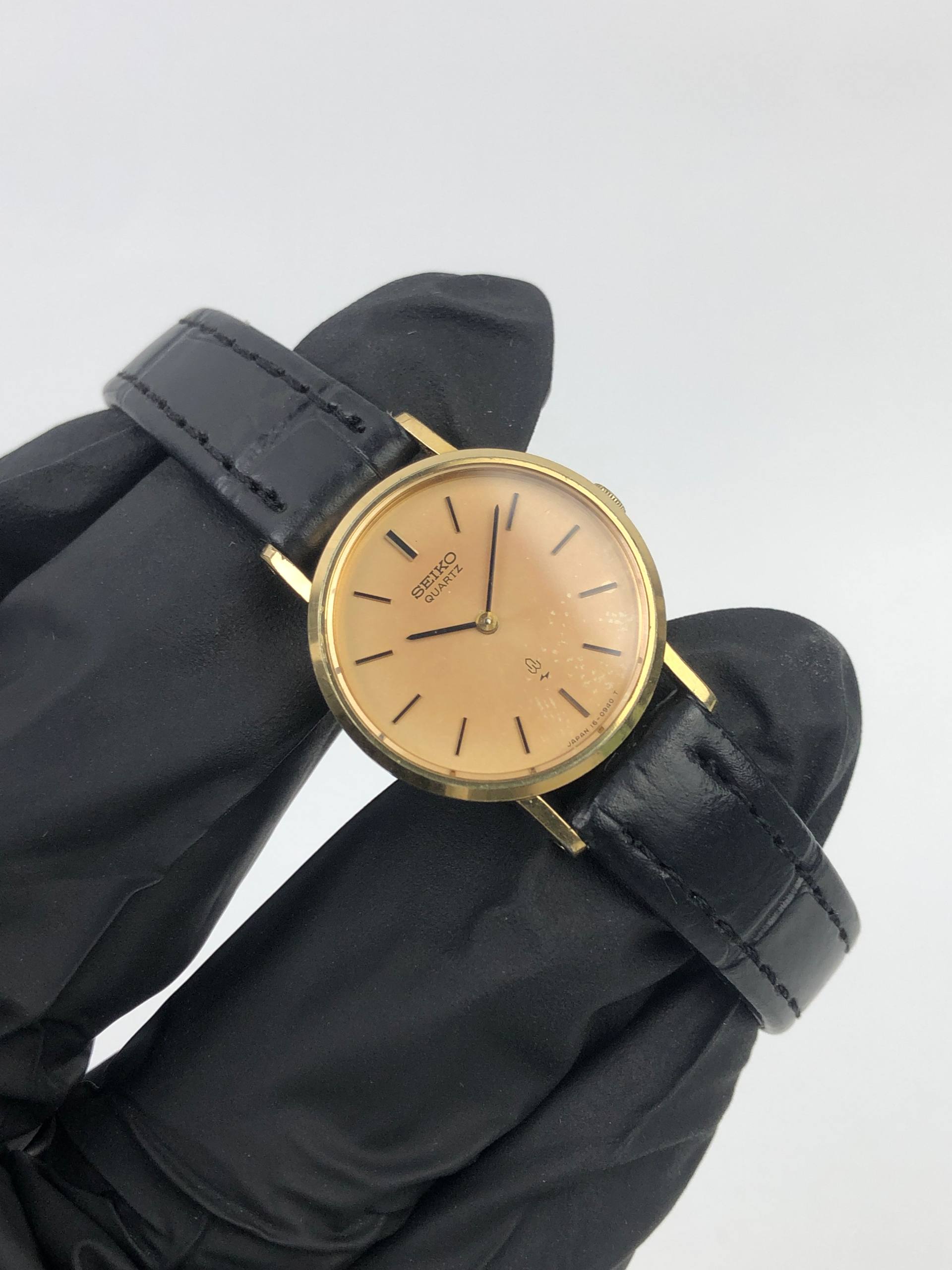 SEIKO QUARTZ GOLD-TONE CHAMPAGNE DIAL JAPAN DRESS WATCH - Gambar 4