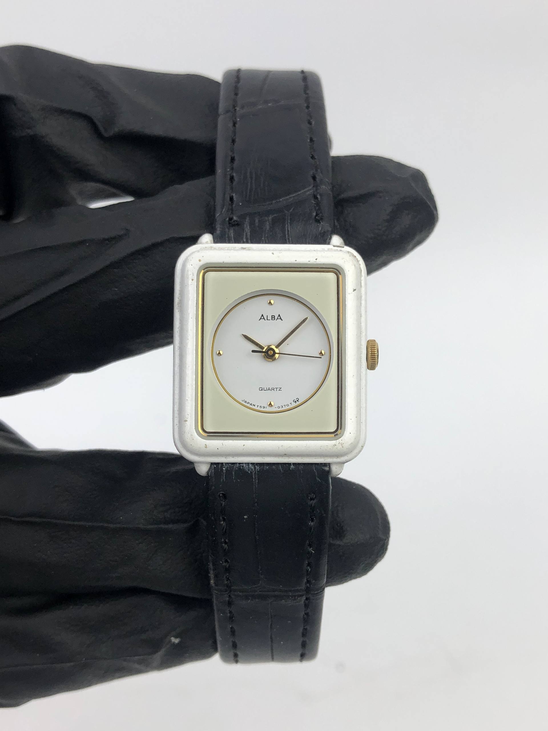 ALBA Y59-0060 JAPAN QUARTZ RECTANGULAR WHITE DIAL GOLD ACCENT LADIES WATCH - Gambar 2