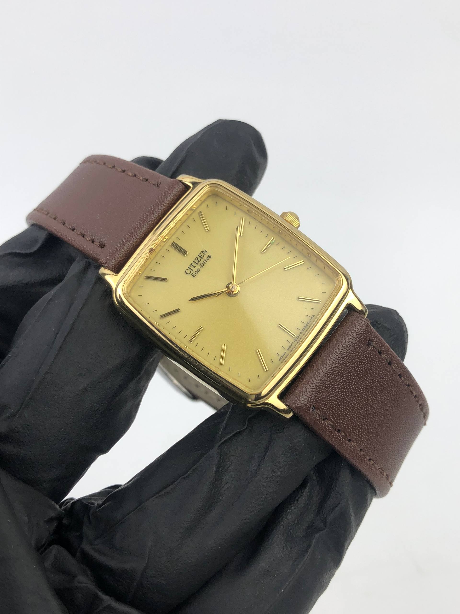 CITIZEN ECO-DRIVE E031 JAPAN QUARTZ GOLD RECTANGULAR DIAL LEATHER WATCH - Gambar 4
