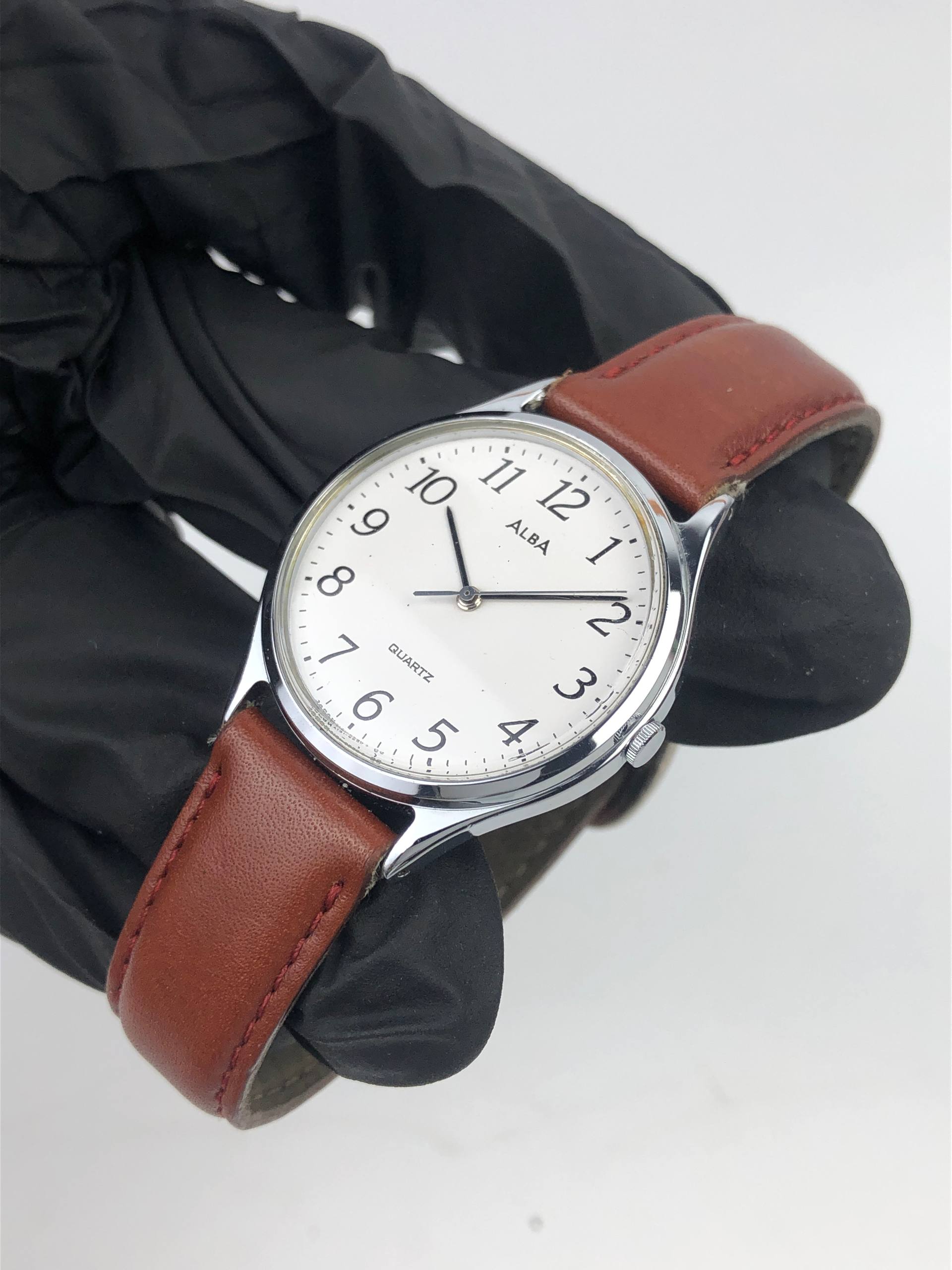 ALBA Y131-6310 QUARTZ JAPAN ARABIC NUMERAL CREAM DIAL LEATHER - Gambar 3