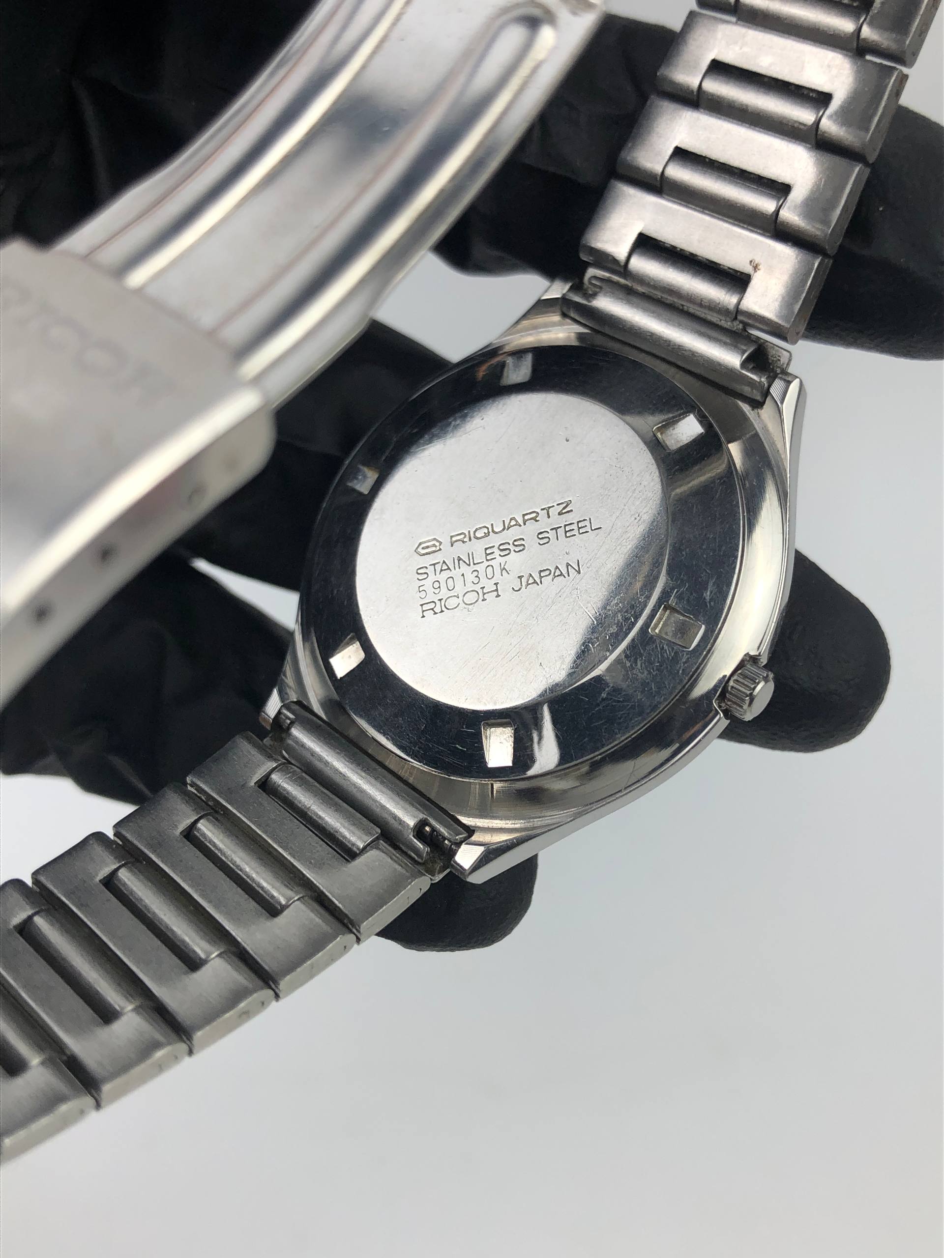 RICOH FINE RIQUARTZ 590130K JAPAN QUARTZ CHAMPAGNE DIAL DAY DATE INTEGRATED BRACELET - Gambar 8