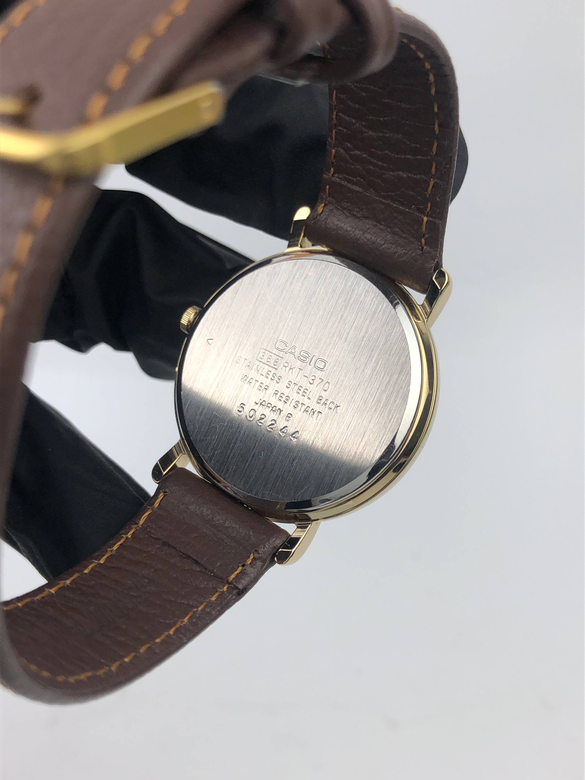 CASIO QUARTZ 5022 4A MOON PHASE ROMAN NUMERAL DATE GOLD TONE JAPAN - Gambar 7