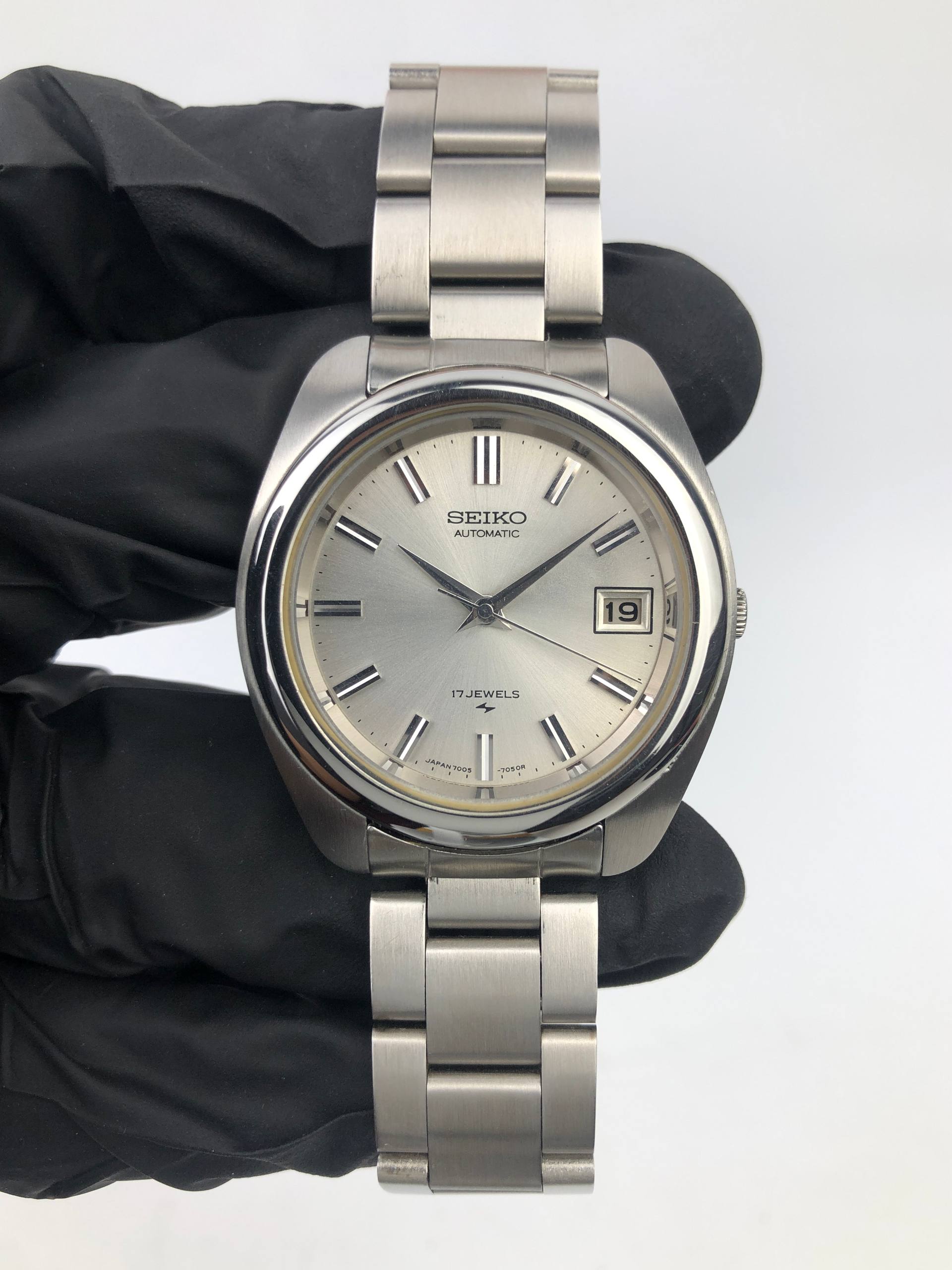SEIKO AUTOMATIC 7005-7031 SILVER SUNBURST DIAL APPLIED INDEX STAINLESS STEEL - Gambar 2