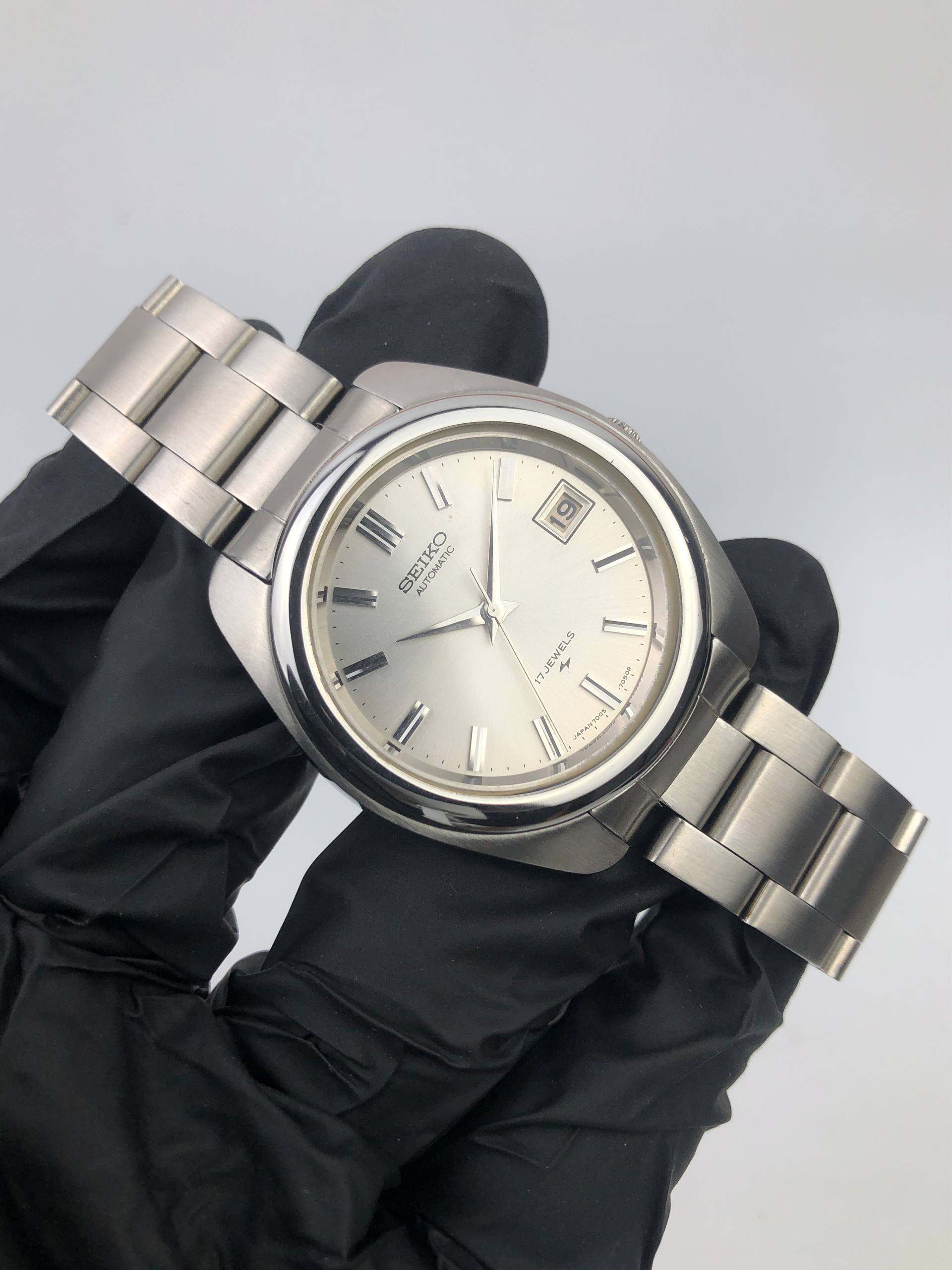 SEIKO AUTOMATIC 7005-7031 SILVER SUNBURST DIAL APPLIED INDEX STAINLESS STEEL - Gambar 4