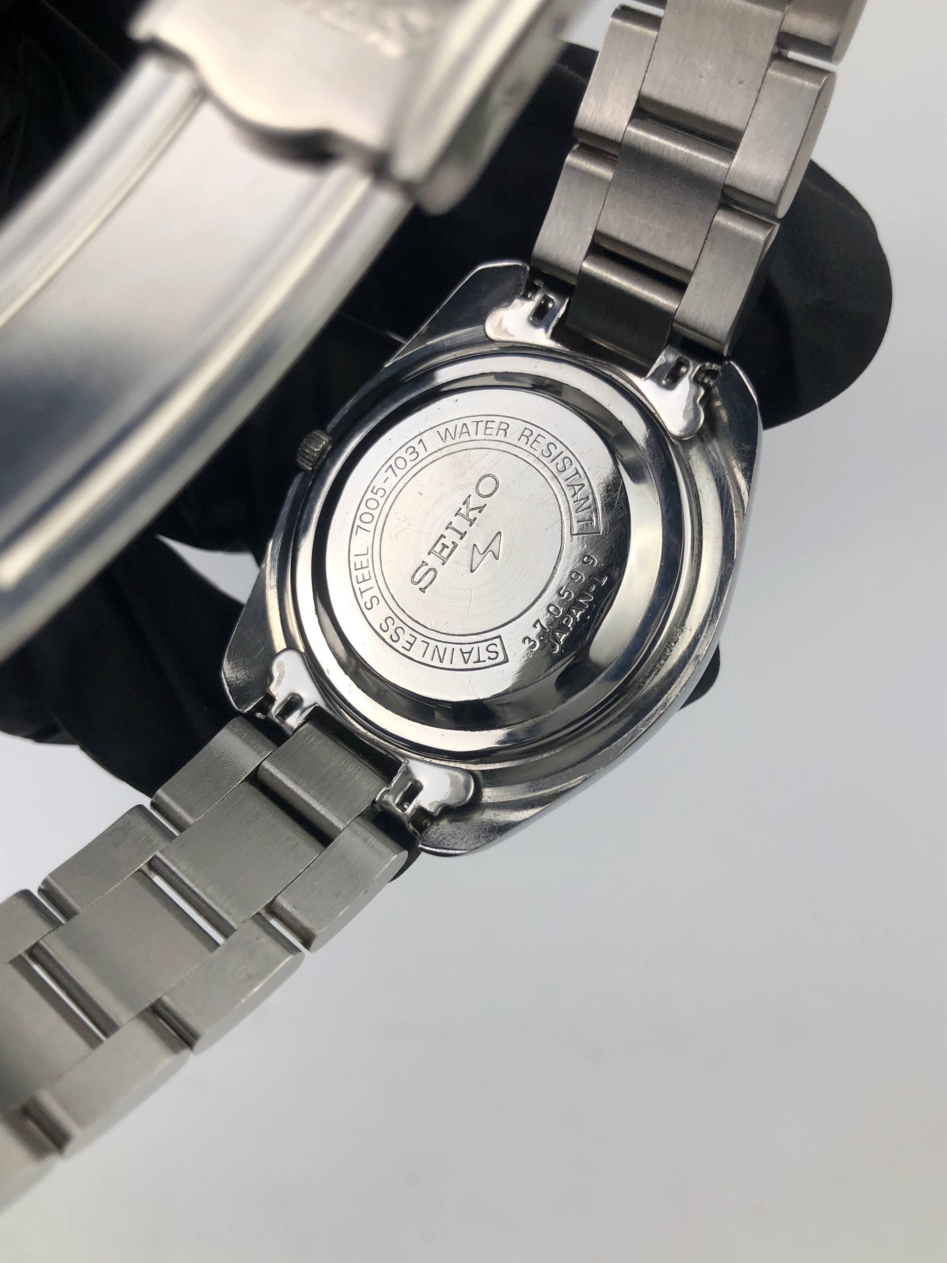 SEIKO AUTOMATIC 7005-7031 SILVER SUNBURST DIAL APPLIED INDEX STAINLESS STEEL - Gambar 8