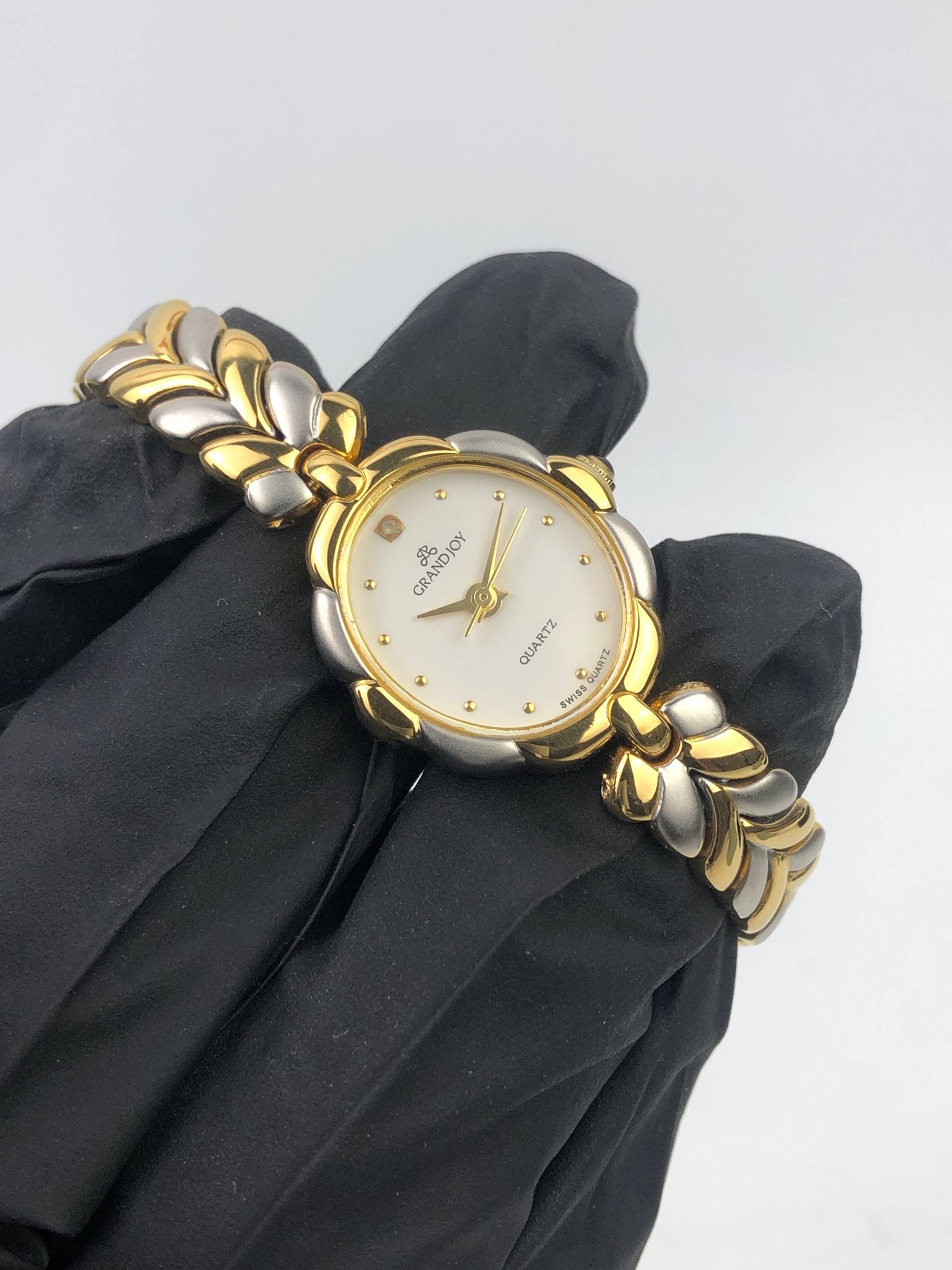 GRANDJOY SWISS QUARTZ 23K GOLD PLATED TWO-TONE LEAF LINK LADIES - Gambar 4