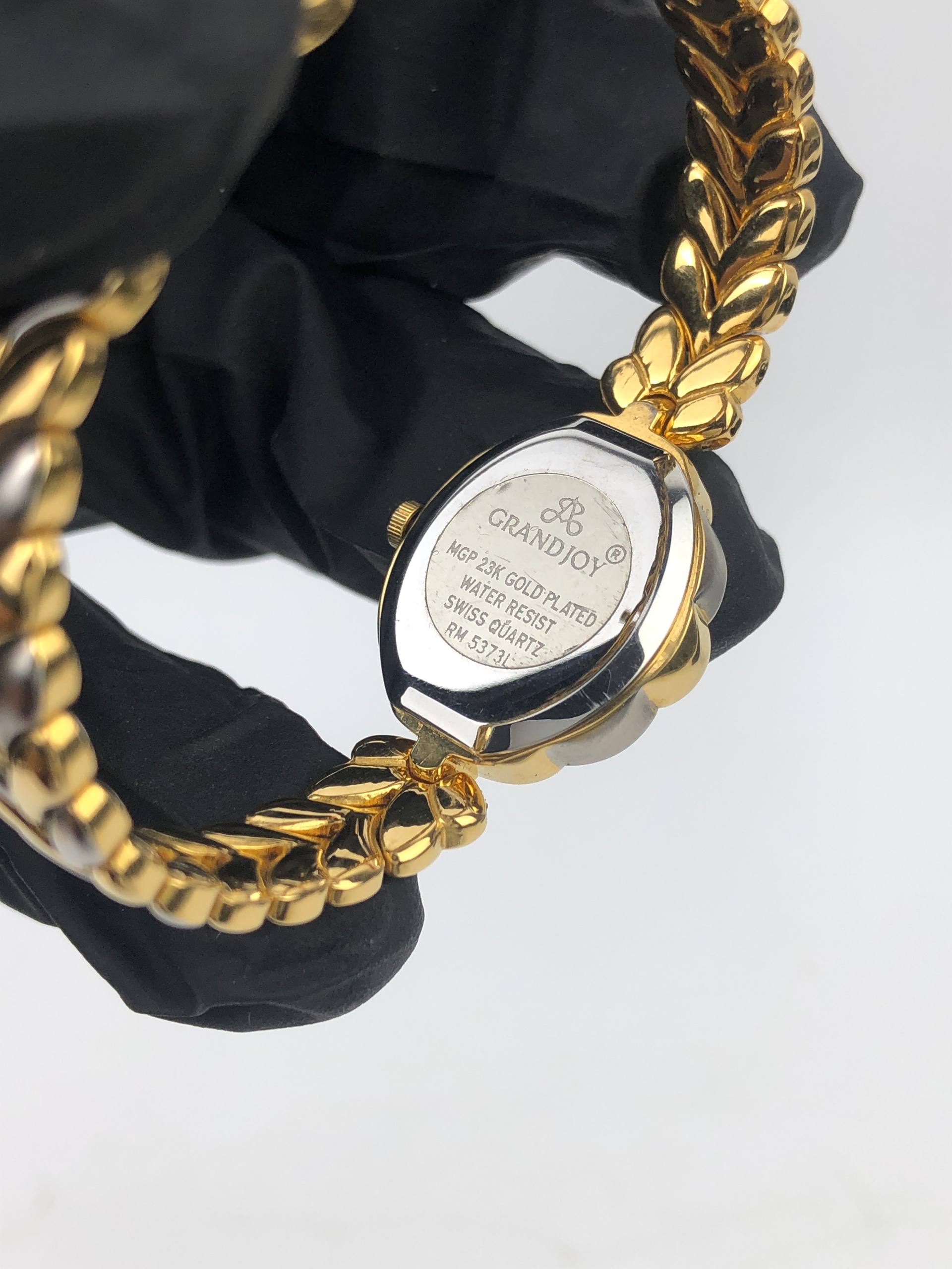 GRANDJOY SWISS QUARTZ 23K GOLD PLATED TWO-TONE LEAF LINK LADIES - Gambar 7