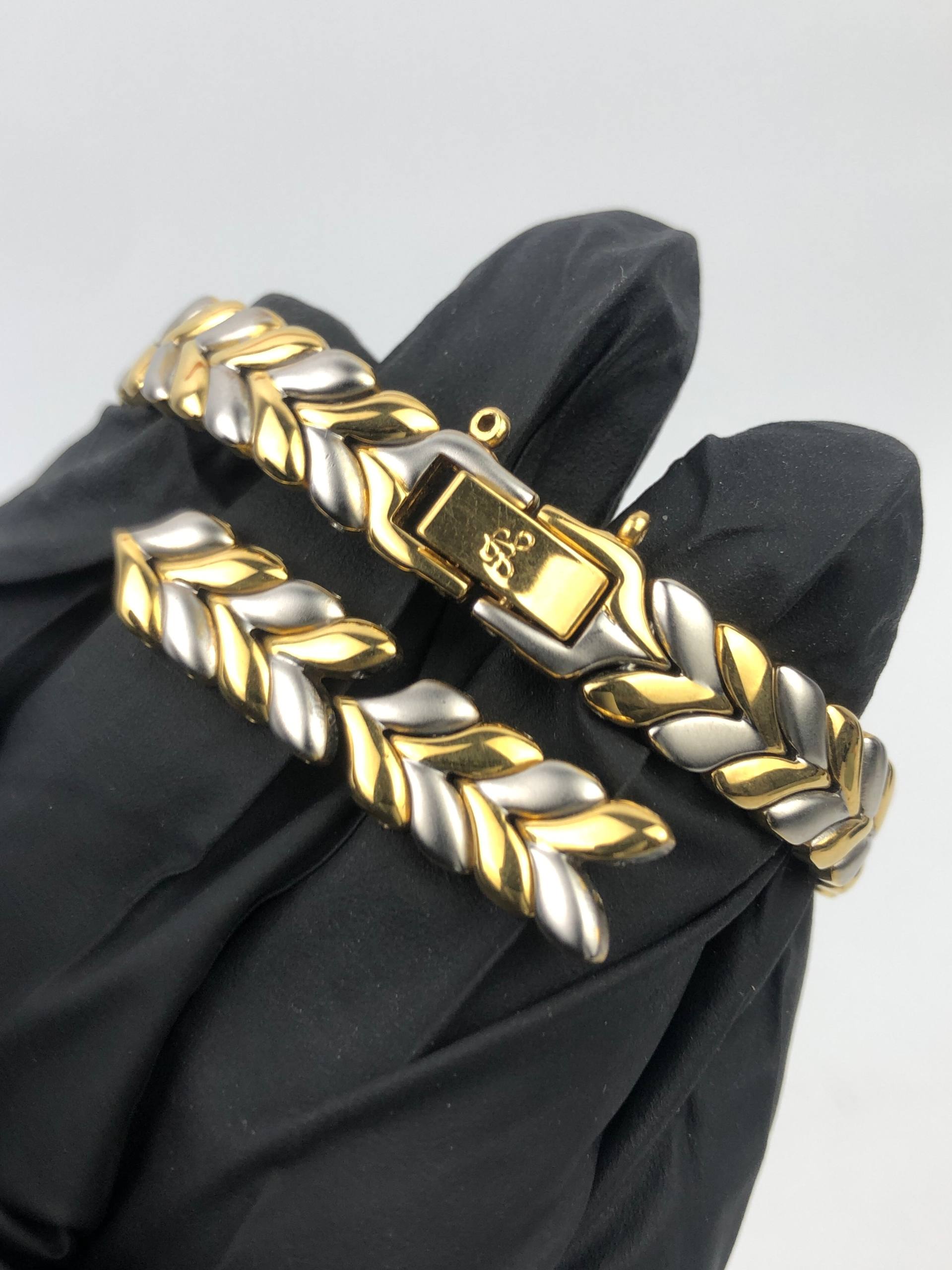 GRANDJOY SWISS QUARTZ 23K GOLD PLATED TWO-TONE LEAF LINK LADIES - Gambar 8