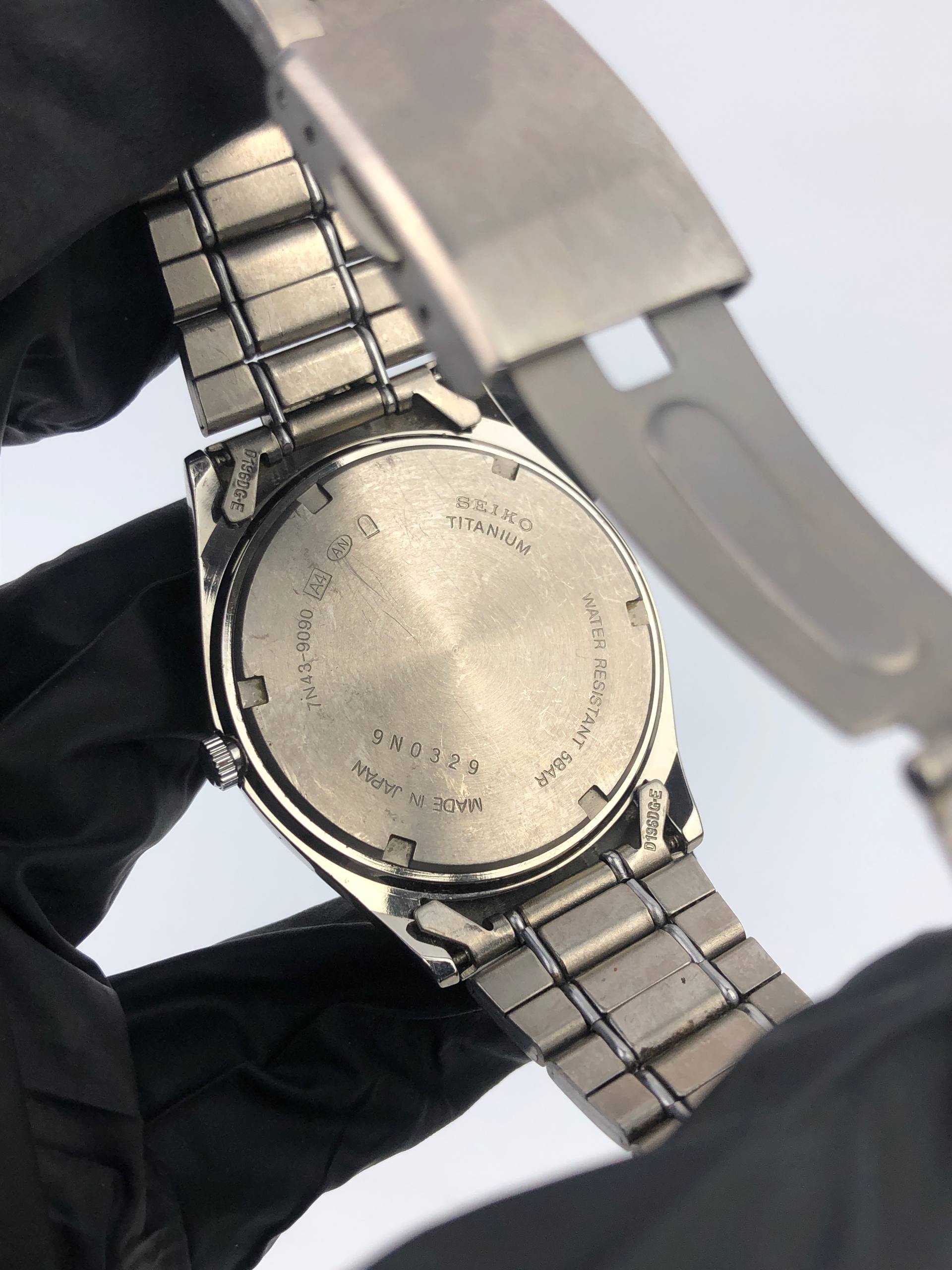 SEIKO 7N43-9090 TITANIUM JDM VINTAGE QUARTZ DAY DATE BLACK DIAL - Gambar 7